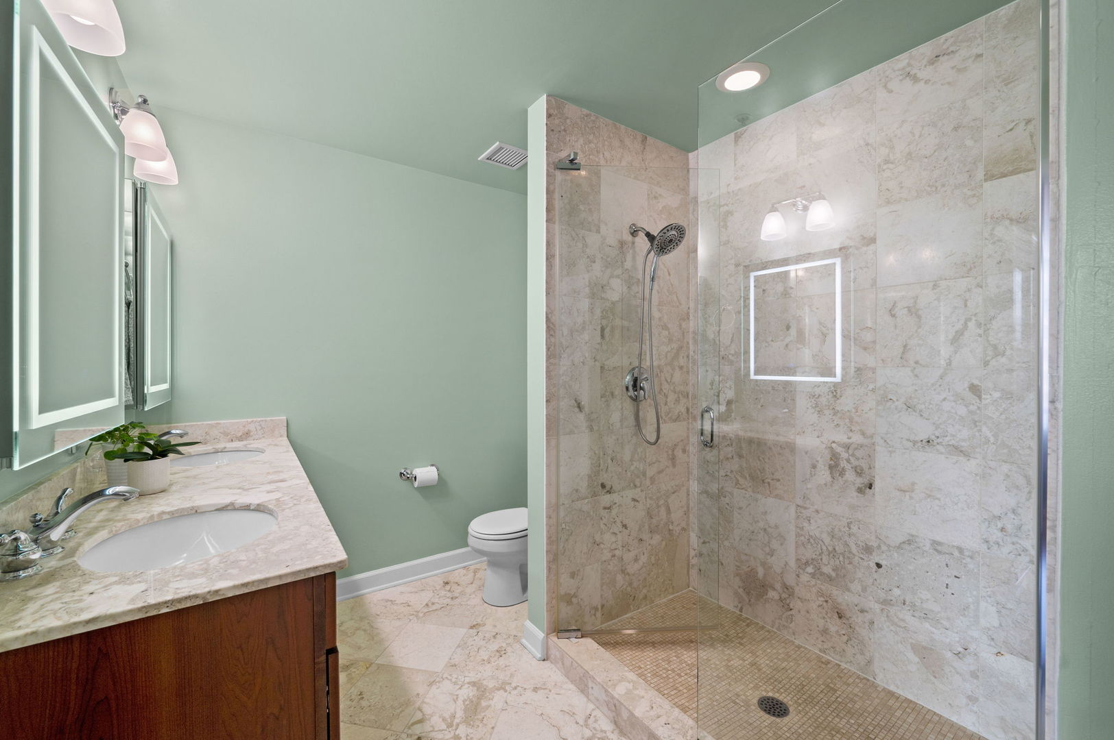 100 E 14TH Street Unit: 706