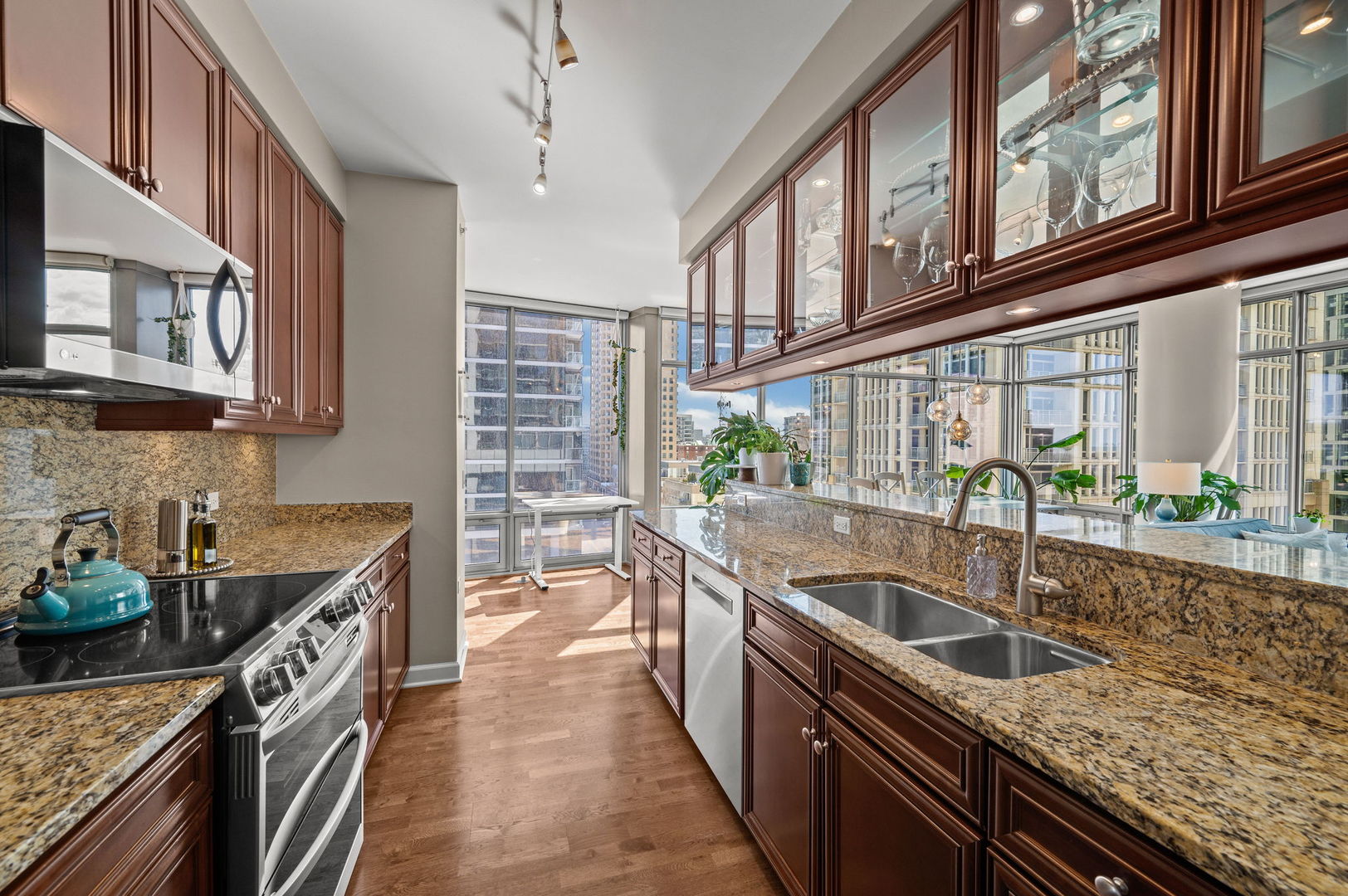 100 E 14TH Street Unit: 706