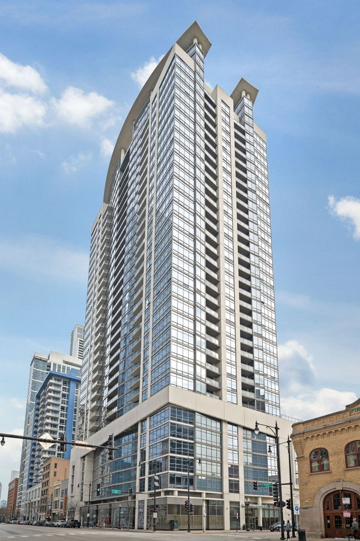100 E 14TH Street Unit: 706
