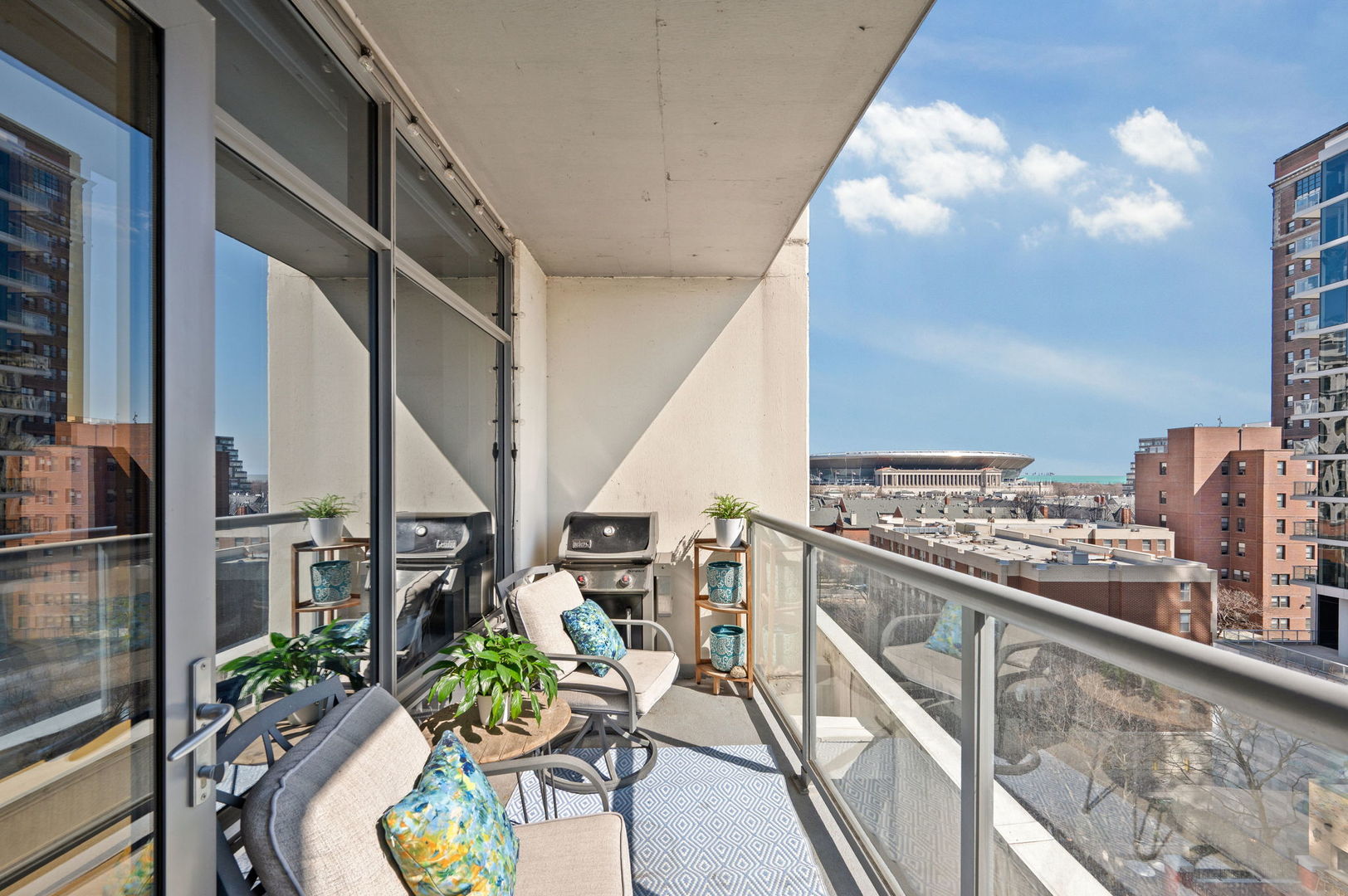 100 E 14TH Street Unit: 706
