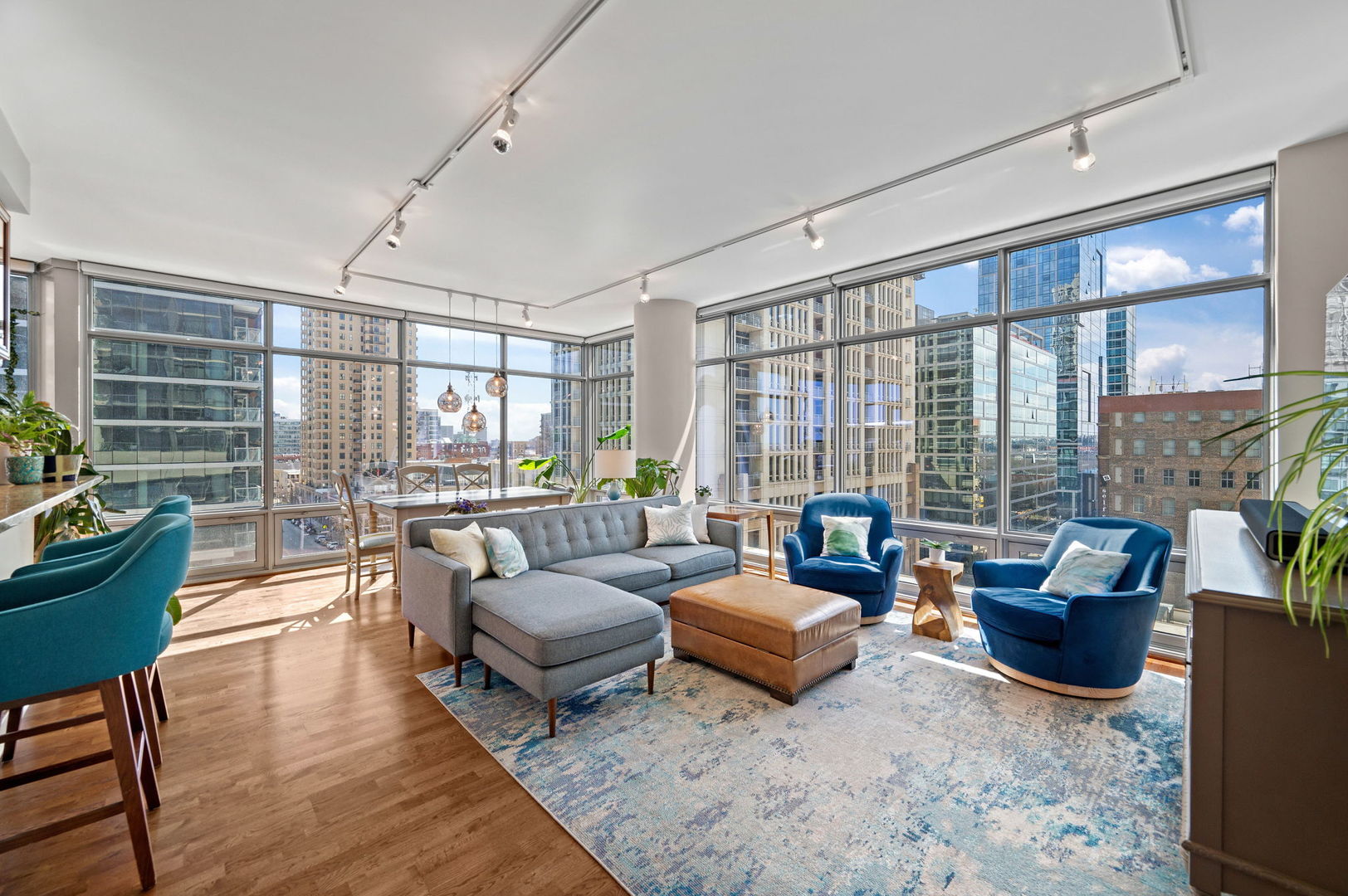 100 E 14TH Street Unit: 706