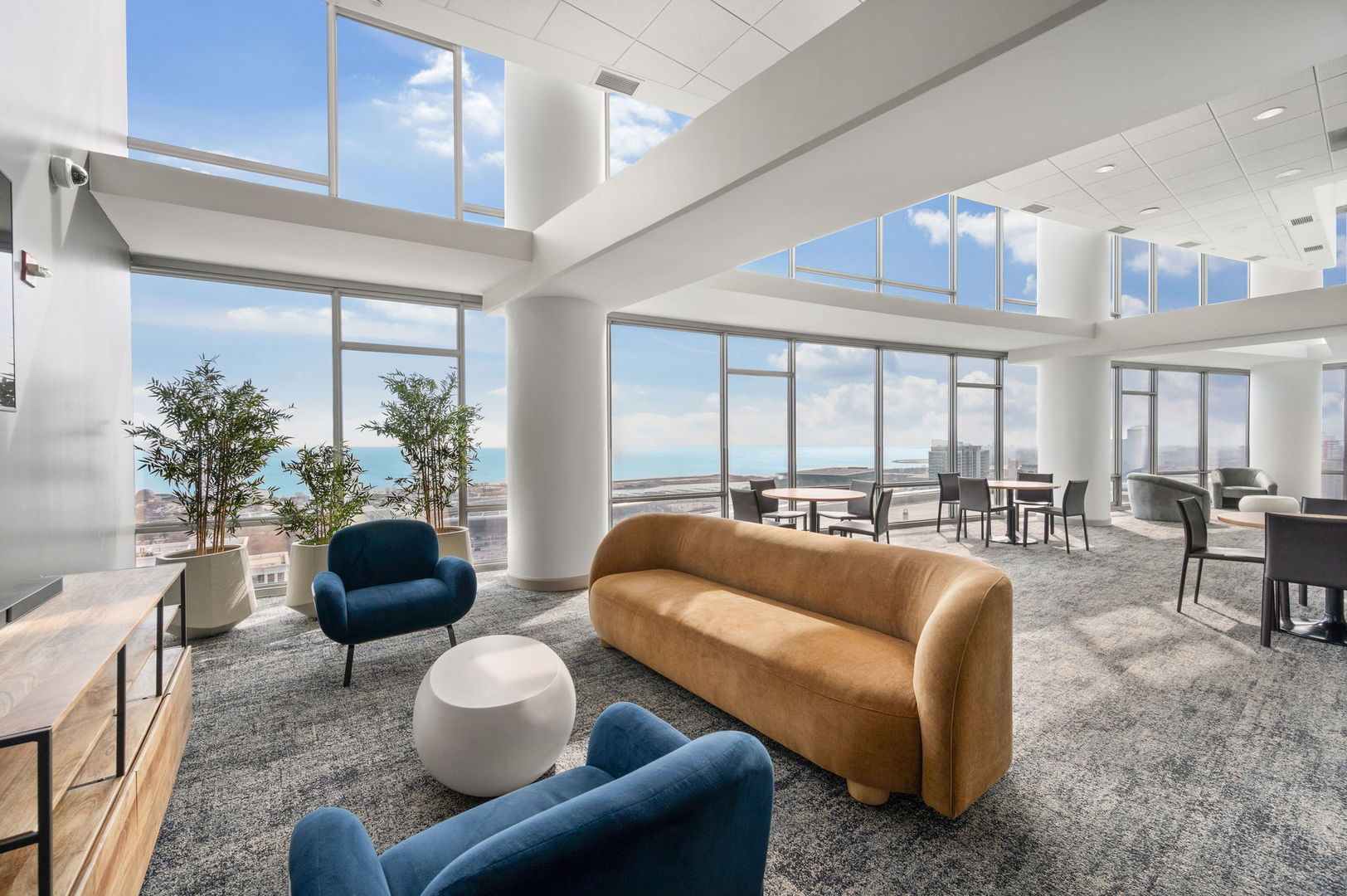 100 E 14TH Street Unit: 706