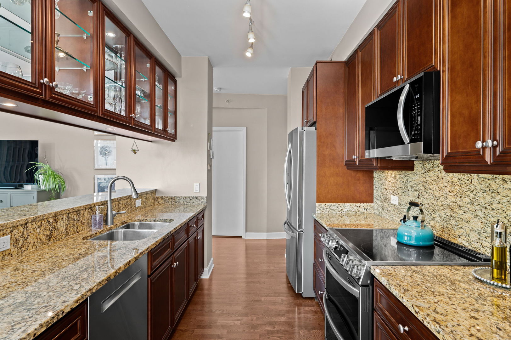 100 E 14TH Street Unit: 706