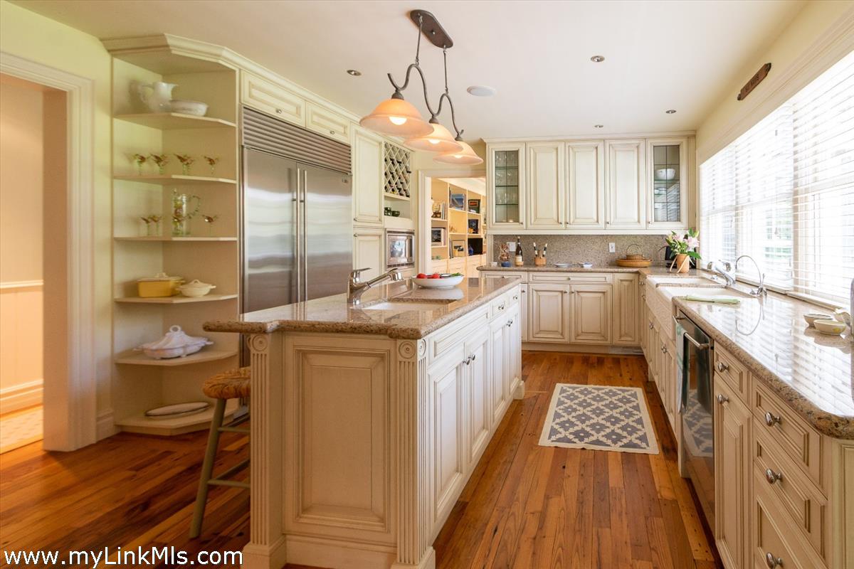 1 Shawkemo Hills Lane
