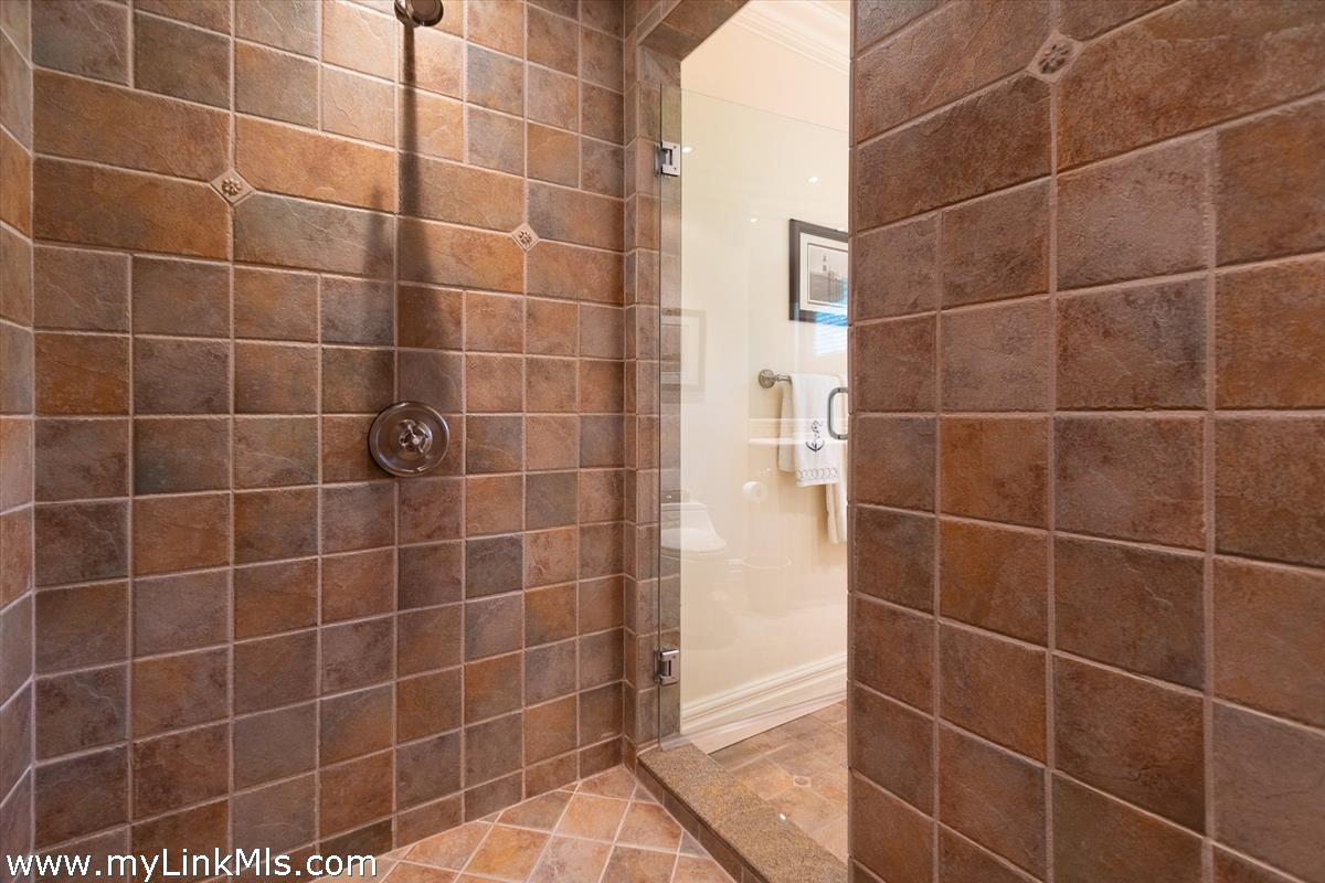 1 Shawkemo Hills Lane
