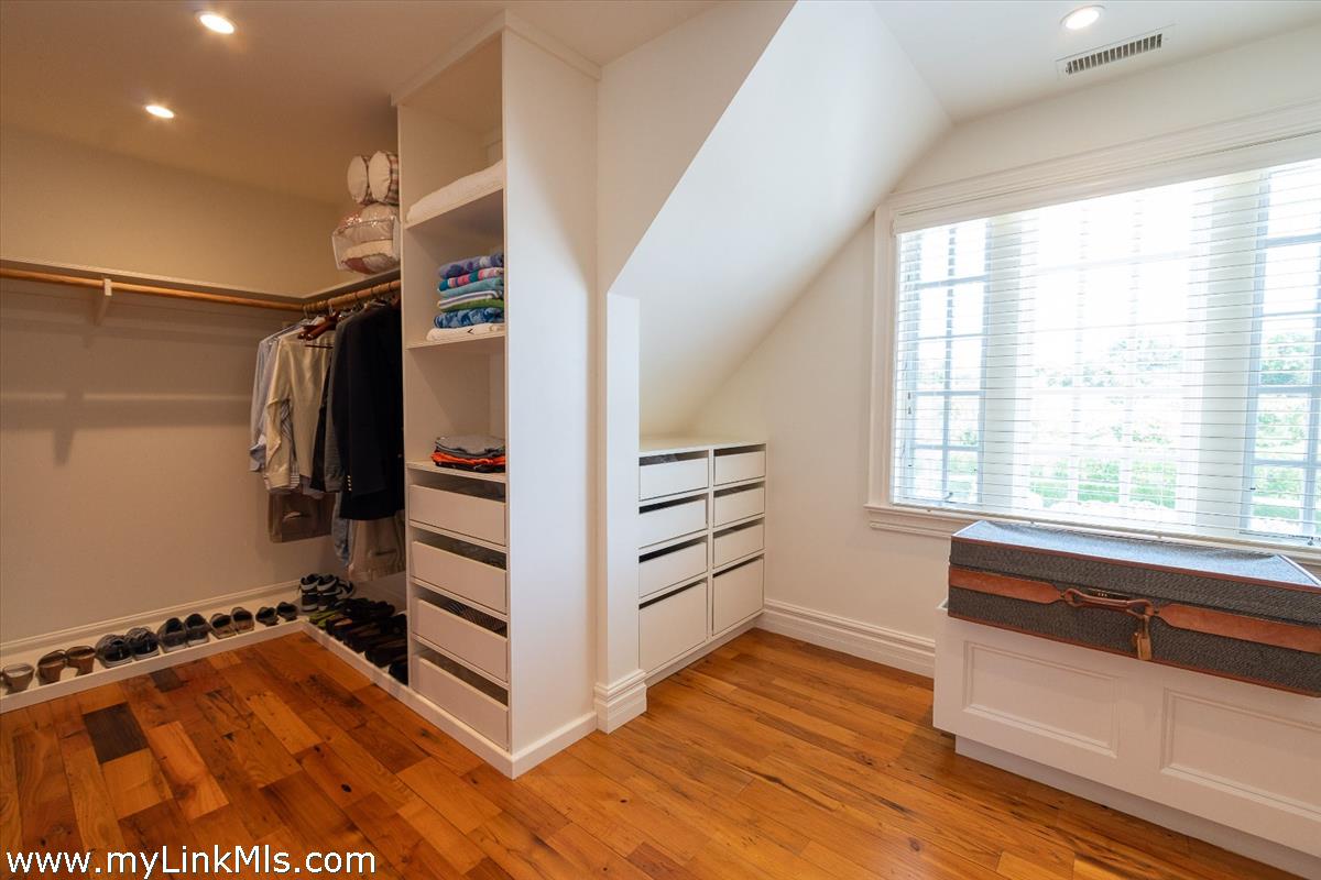 1 Shawkemo Hills Lane