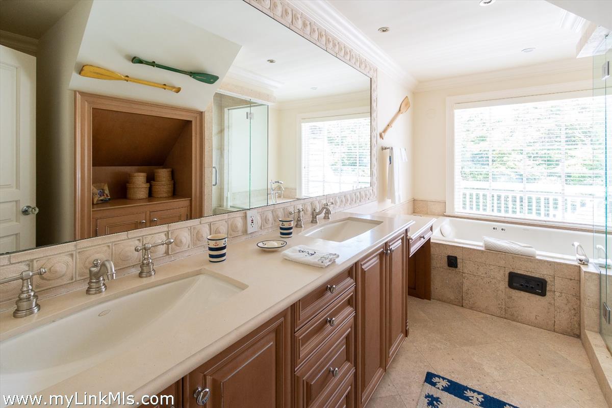 1 Shawkemo Hills Lane
