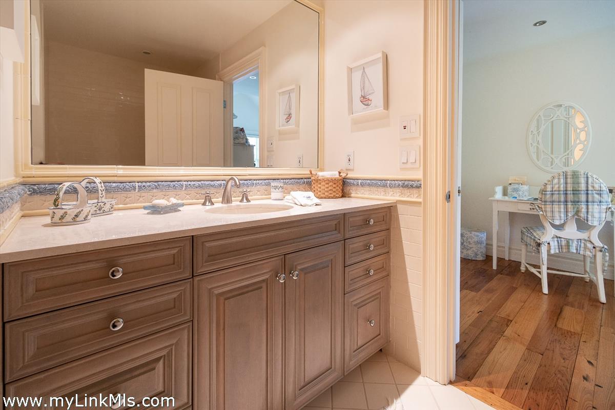 1 Shawkemo Hills Lane