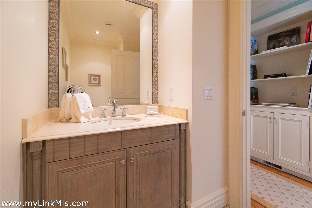 1 Shawkemo Hills Lane
