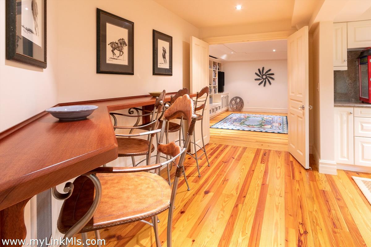 1 Shawkemo Hills Lane