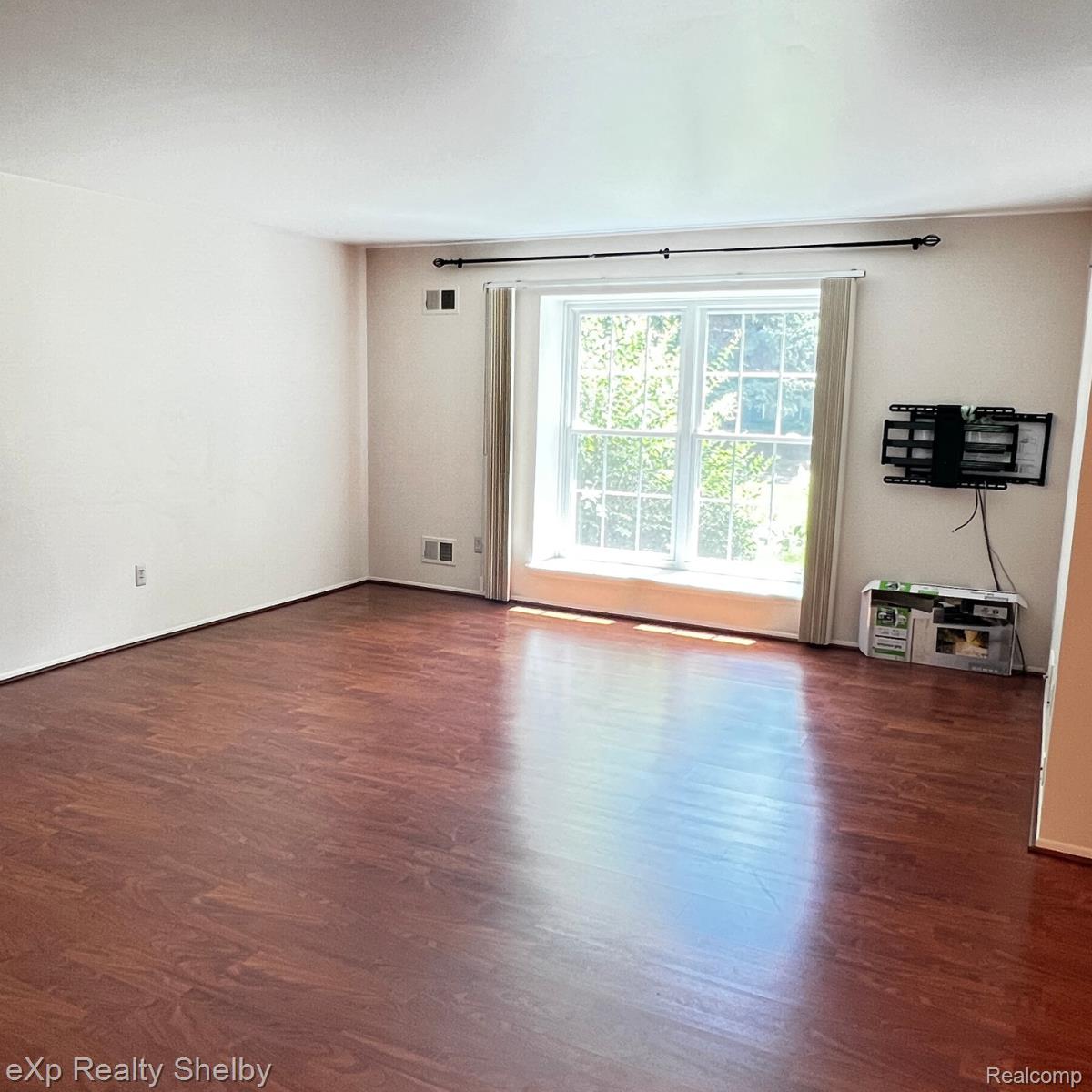 30333 HUNTERS Drive