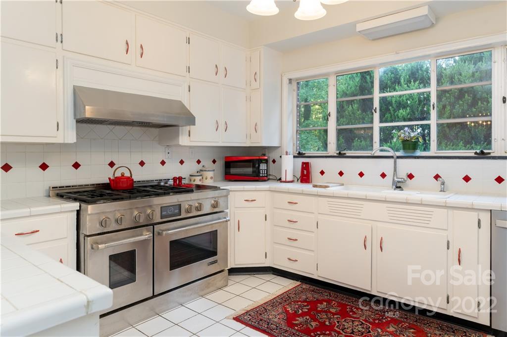 2781 Laurel Park Highway