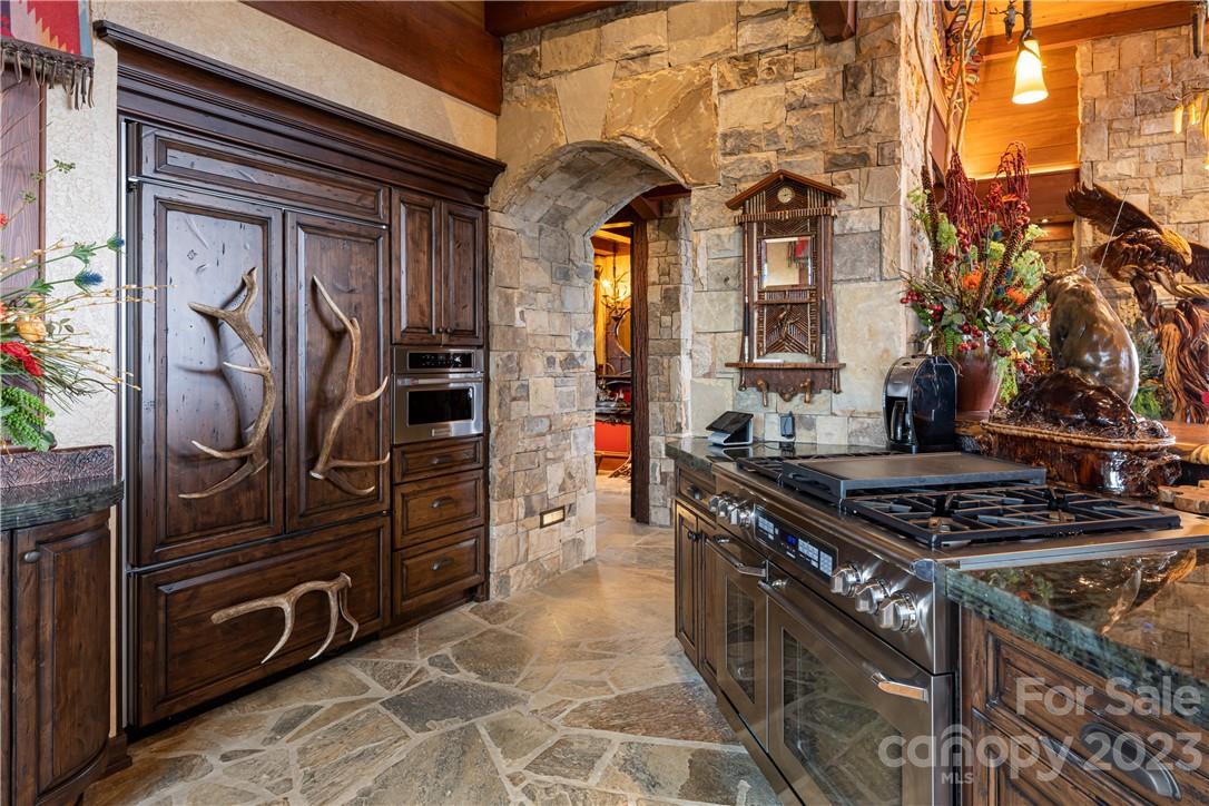 1907 Flattop Cliffs Drive