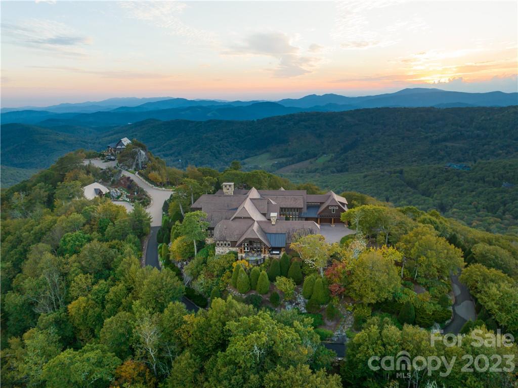 1907 Flattop Cliffs Drive