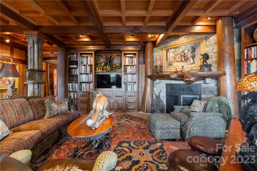 1907 Flattop Cliffs Drive