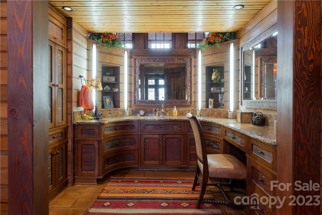 1907 Flattop Cliffs Drive