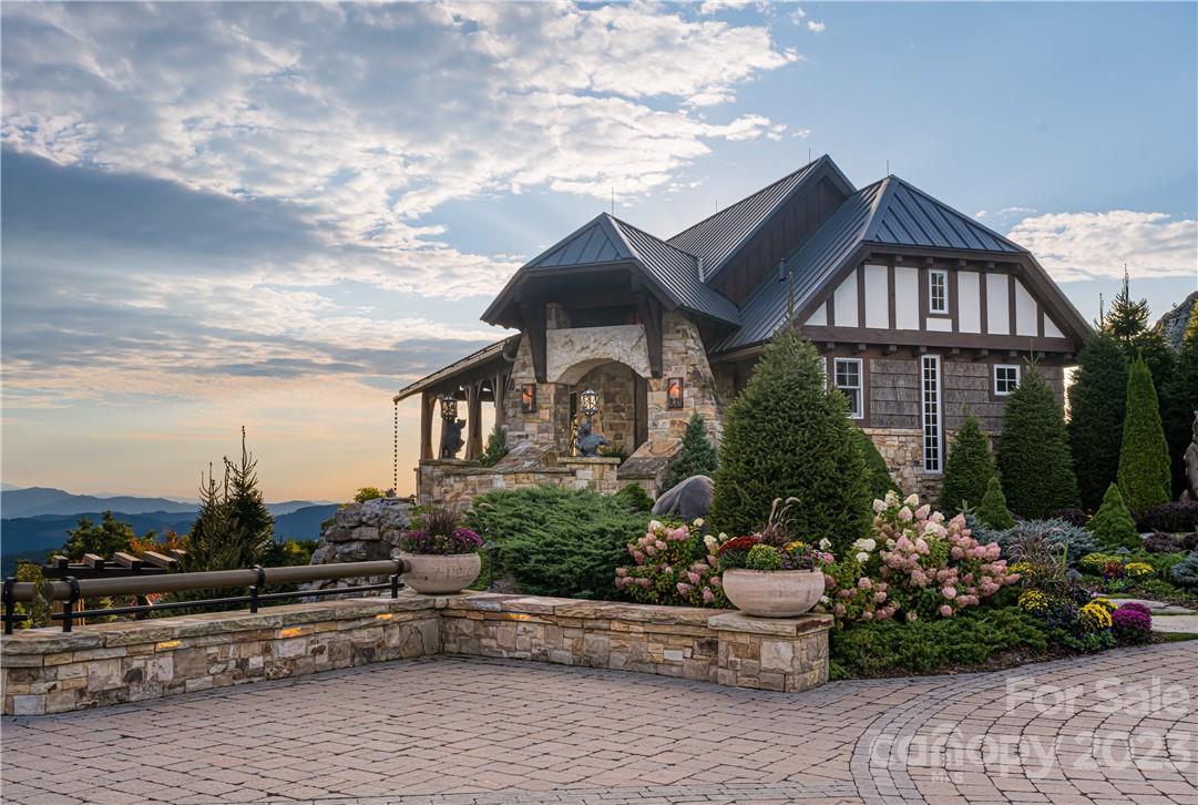 1907 Flattop Cliffs Drive