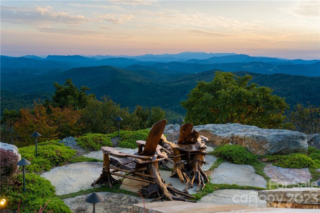 1907 Flattop Cliffs Drive