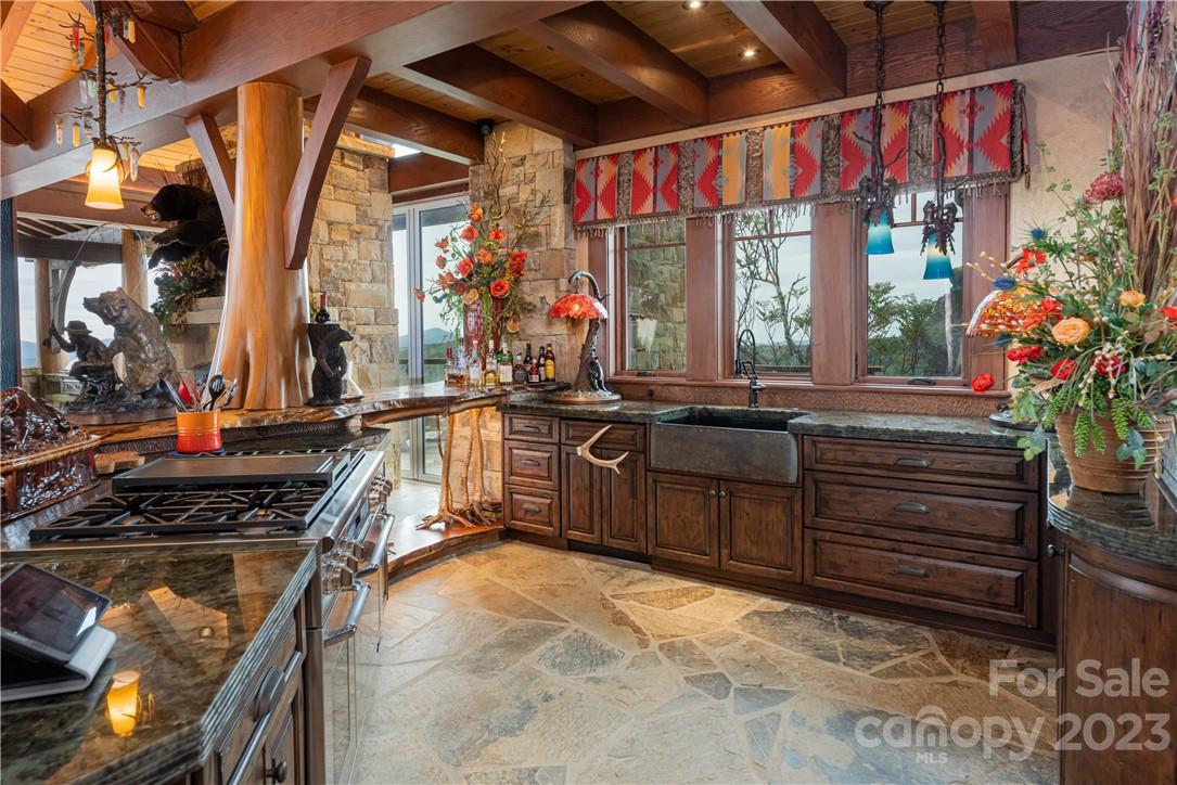 1907 Flattop Cliffs Drive