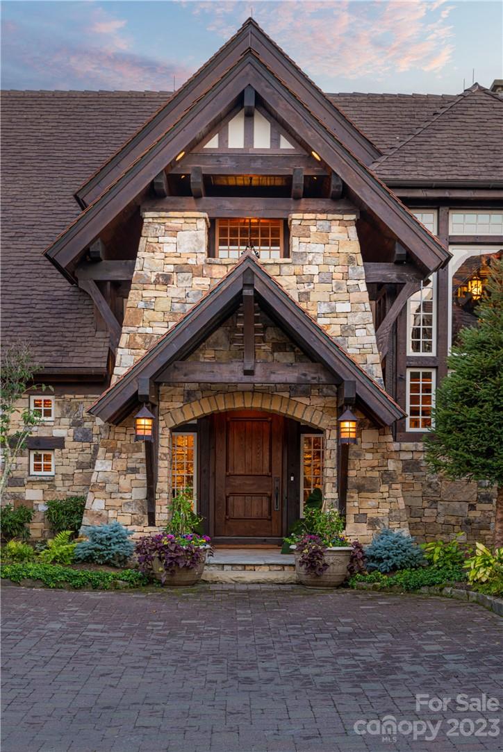 1907 Flattop Cliffs Drive