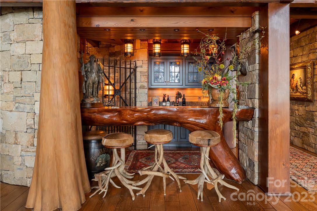 1907 Flattop Cliffs Drive