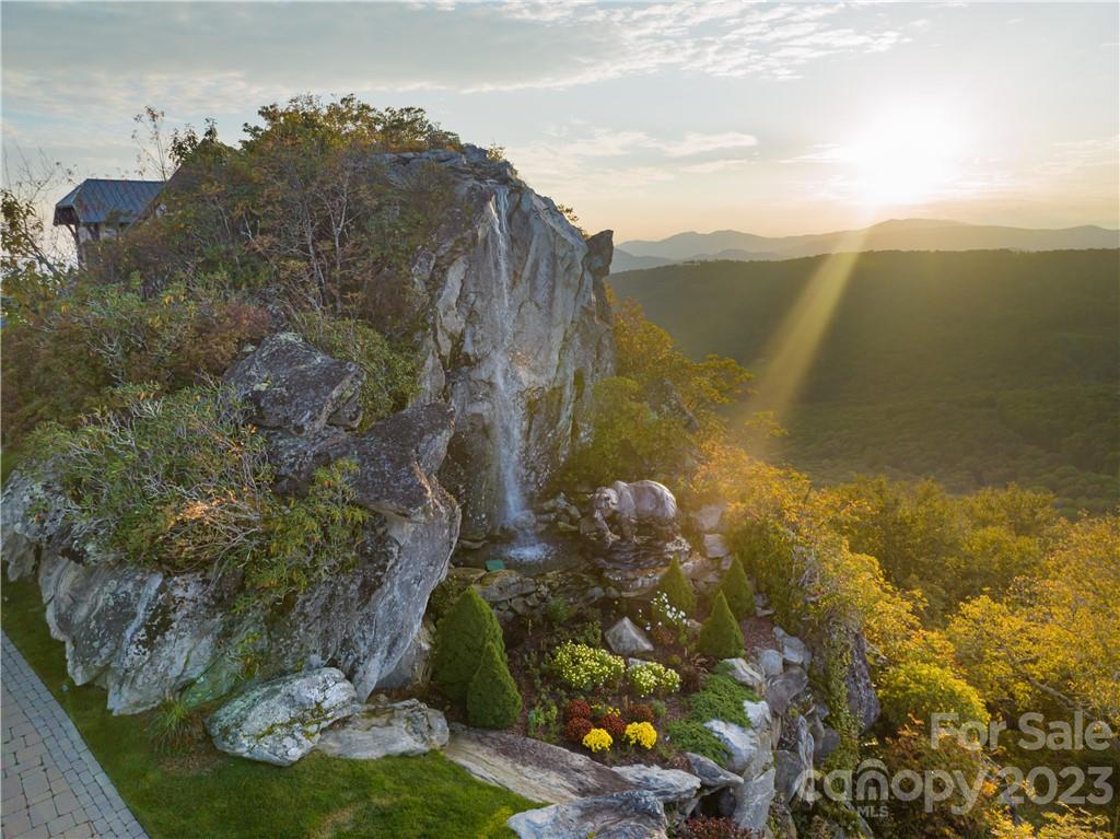 1907 Flattop Cliffs Drive