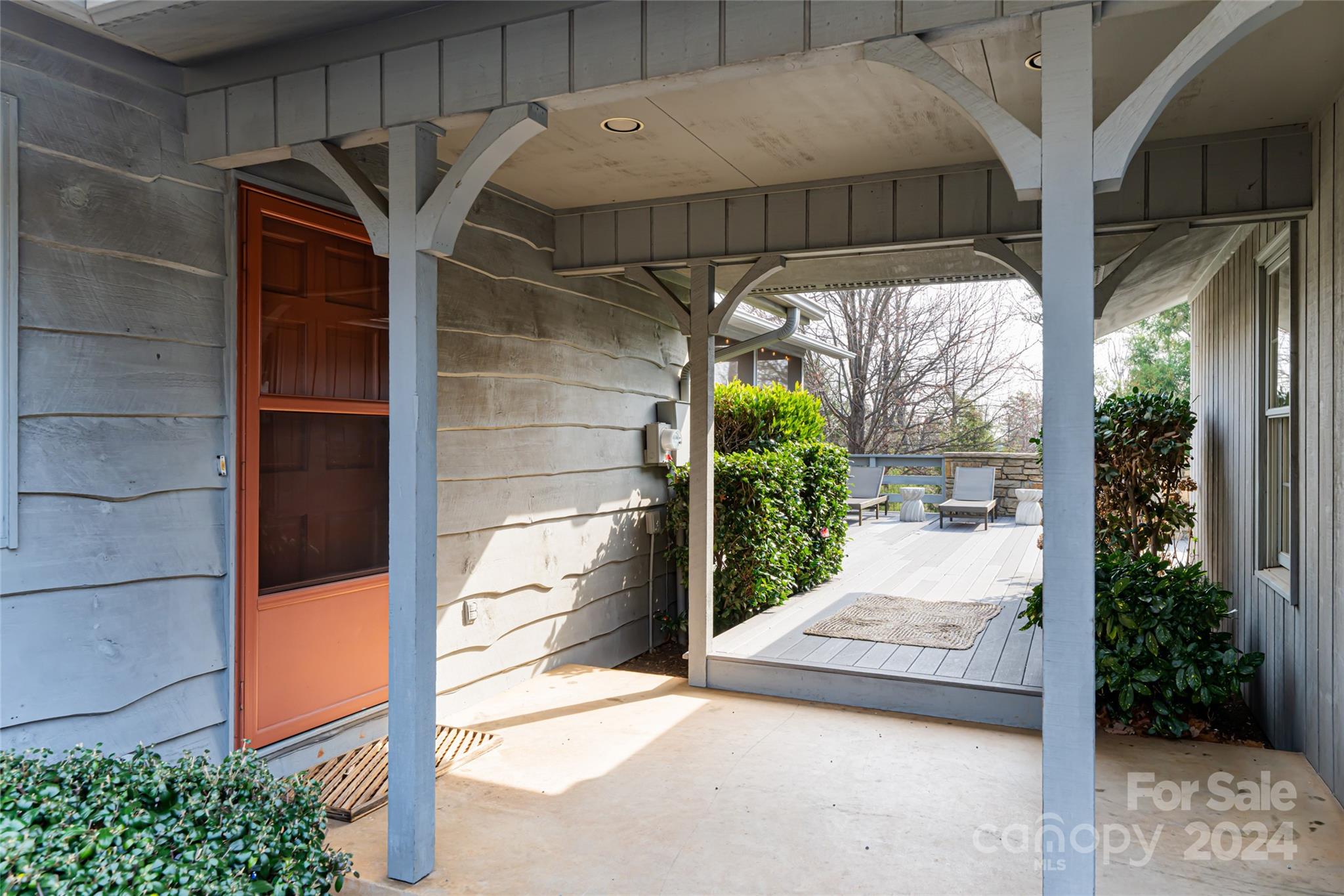 888 Country Club Road