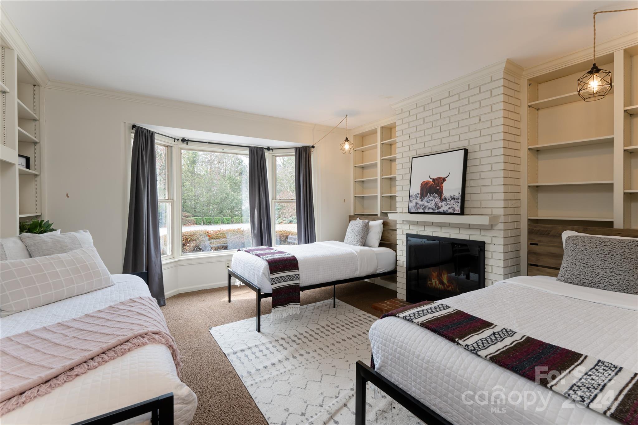 888 Country Club Road