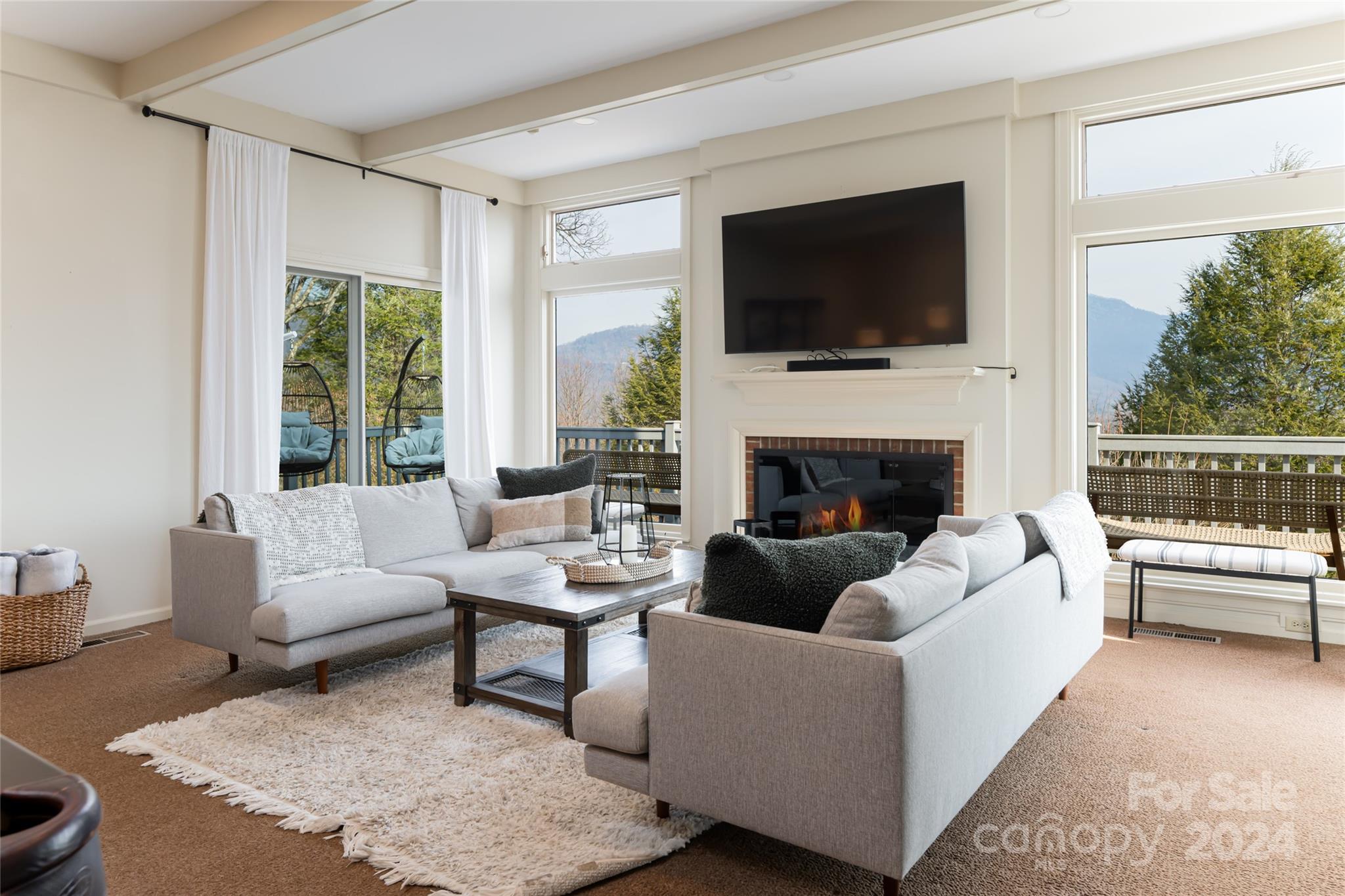 888 Country Club Road