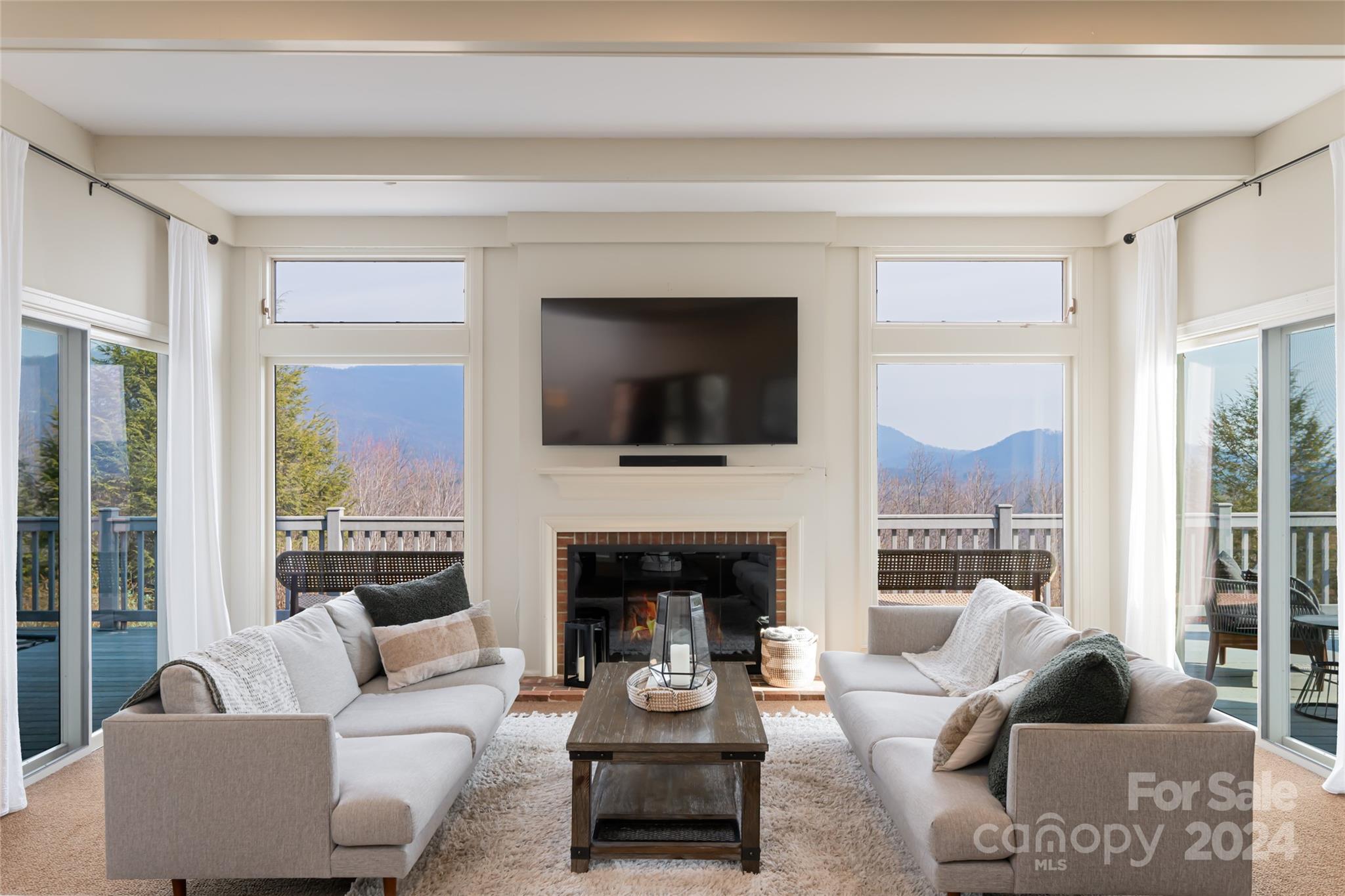 888 Country Club Road