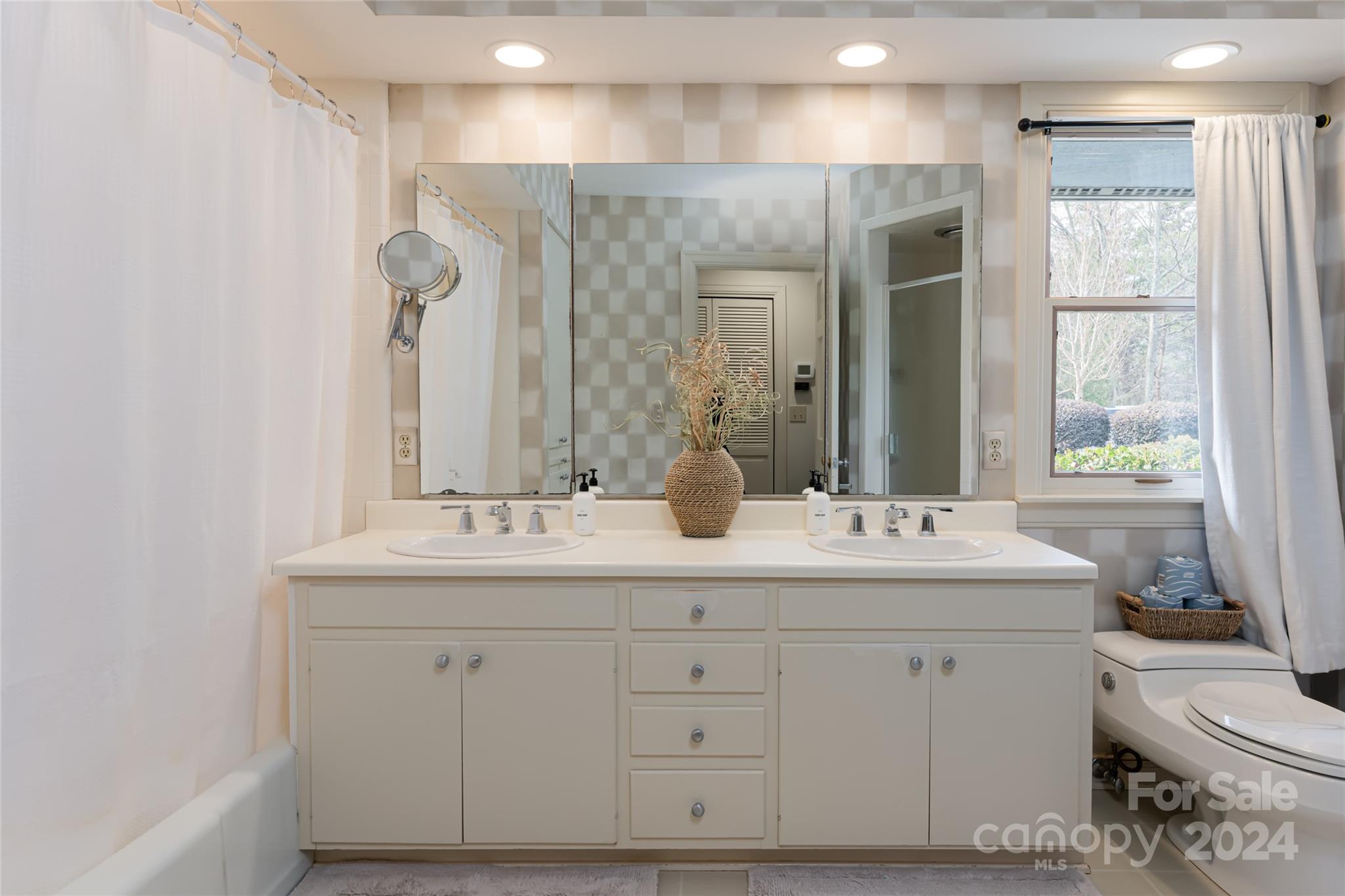 888 Country Club Road