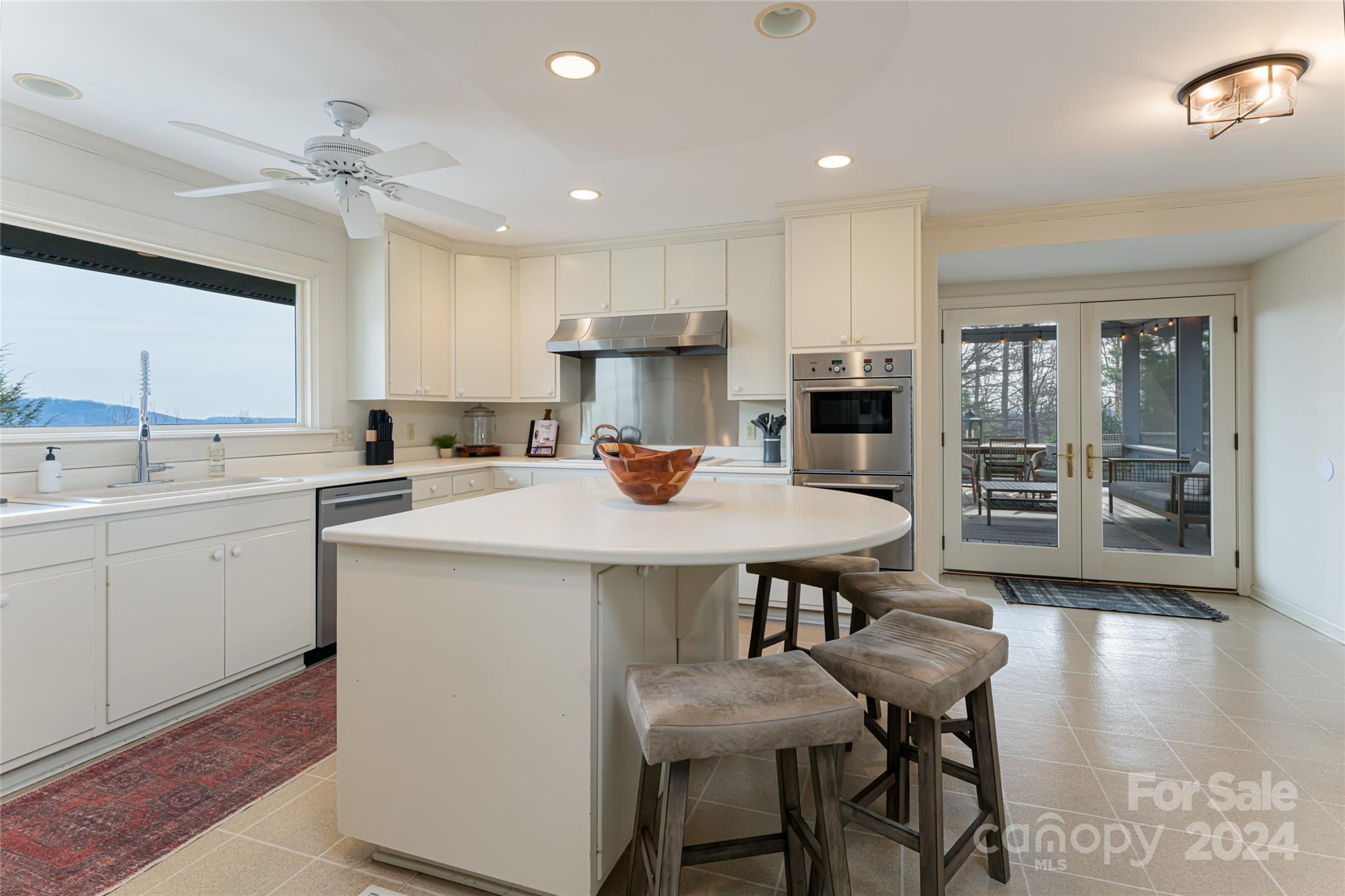 888 Country Club Road