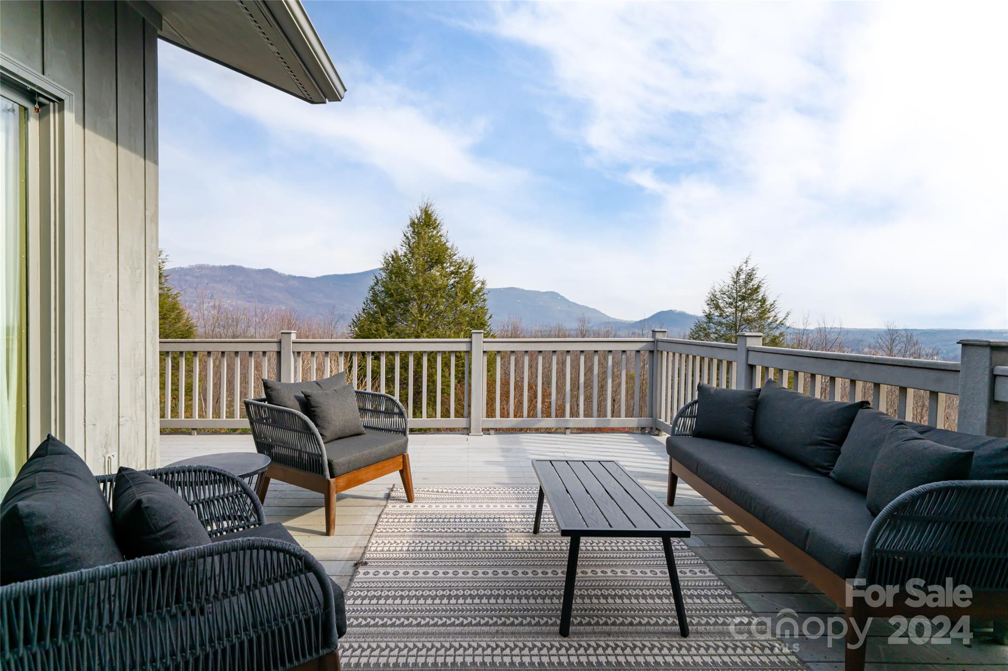 888 Country Club Road