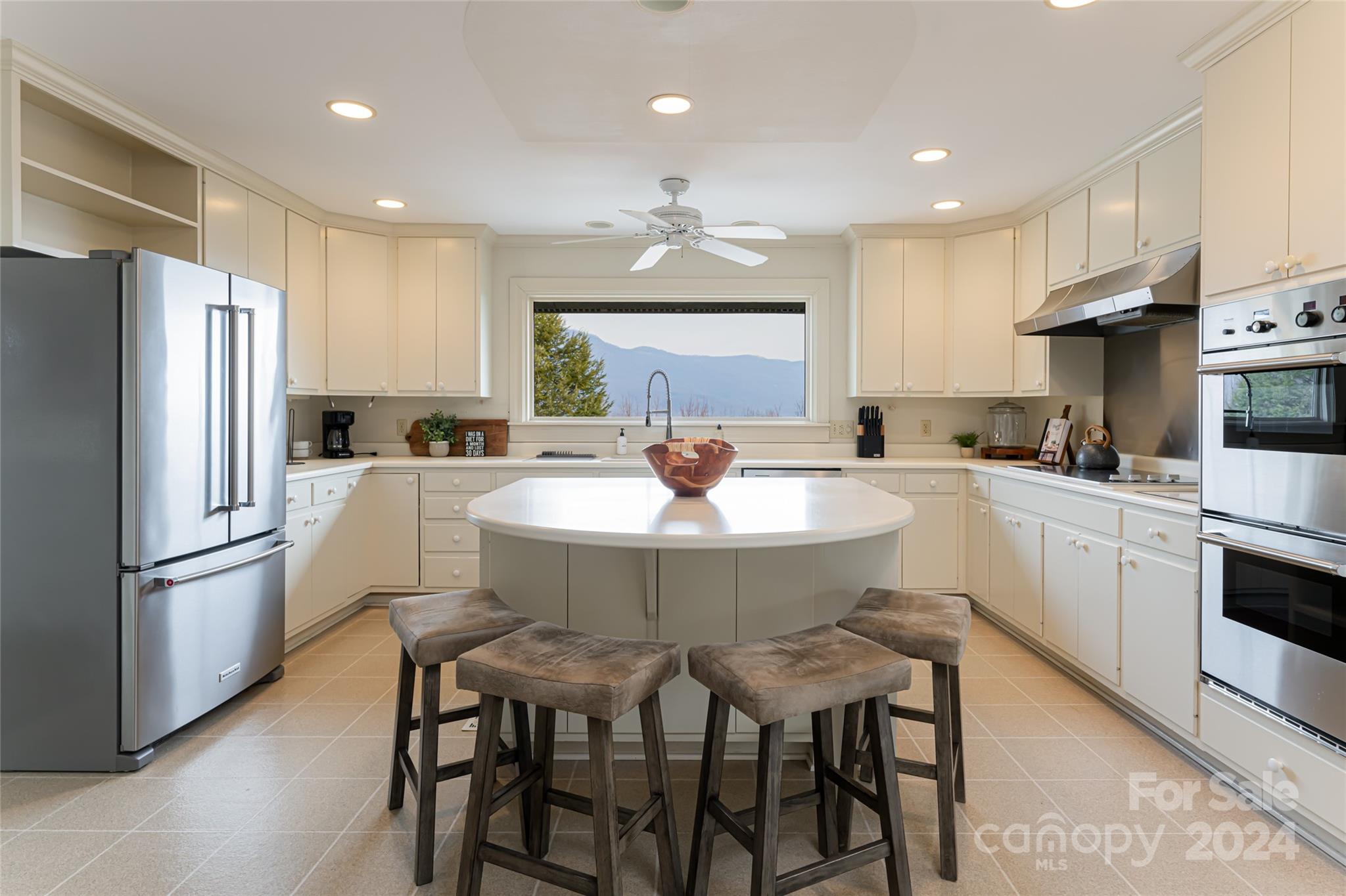 888 Country Club Road