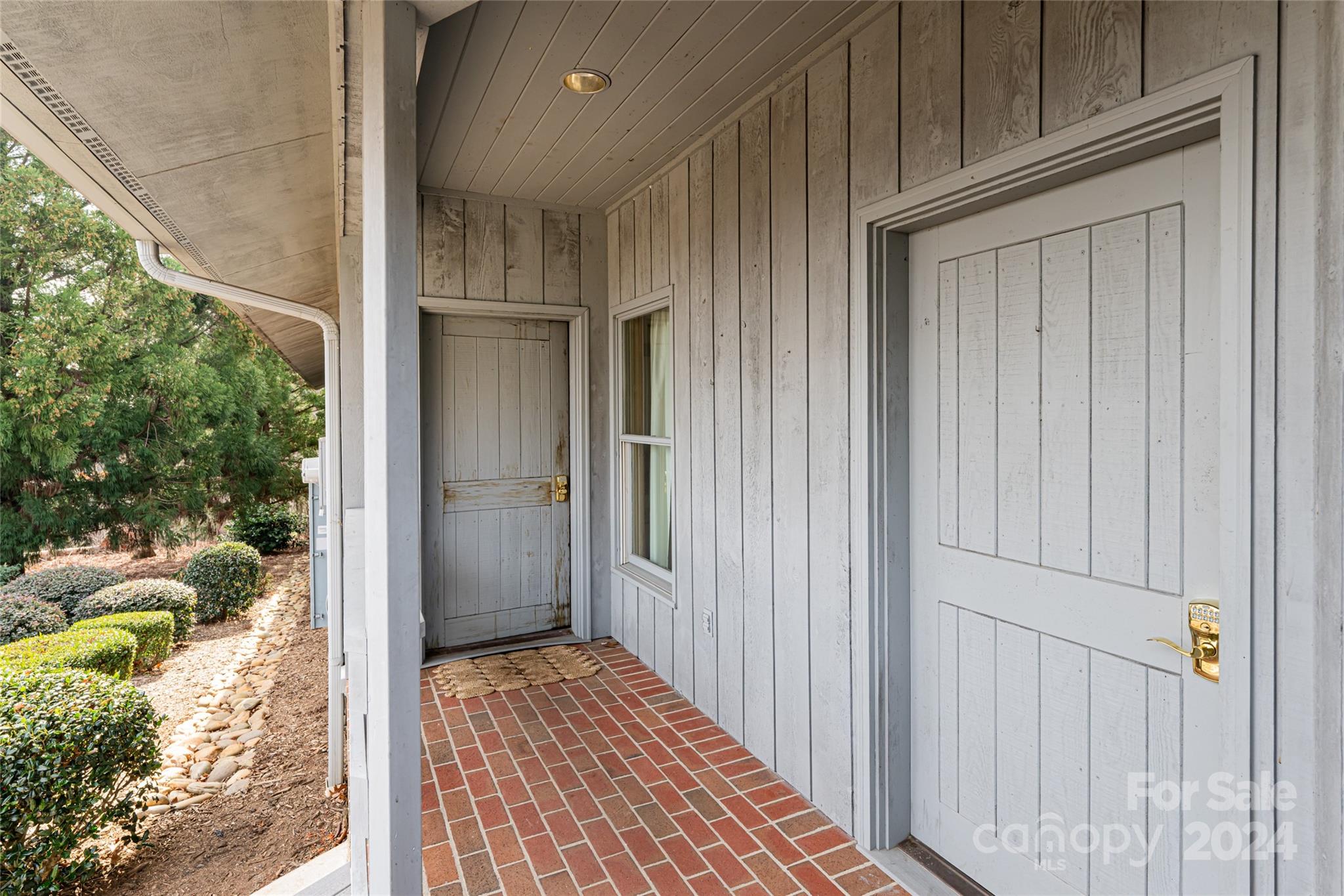 888 Country Club Road