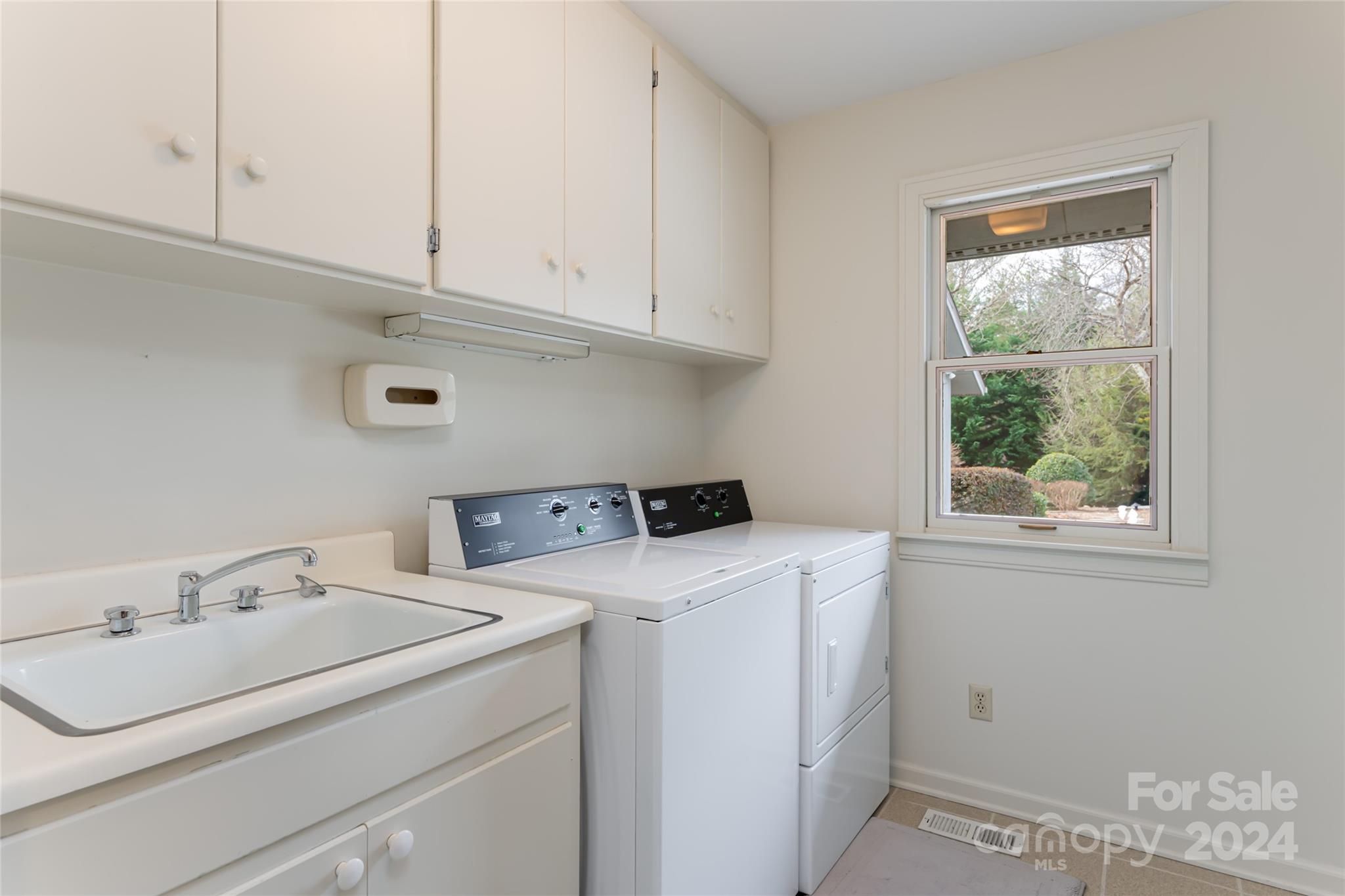 888 Country Club Road