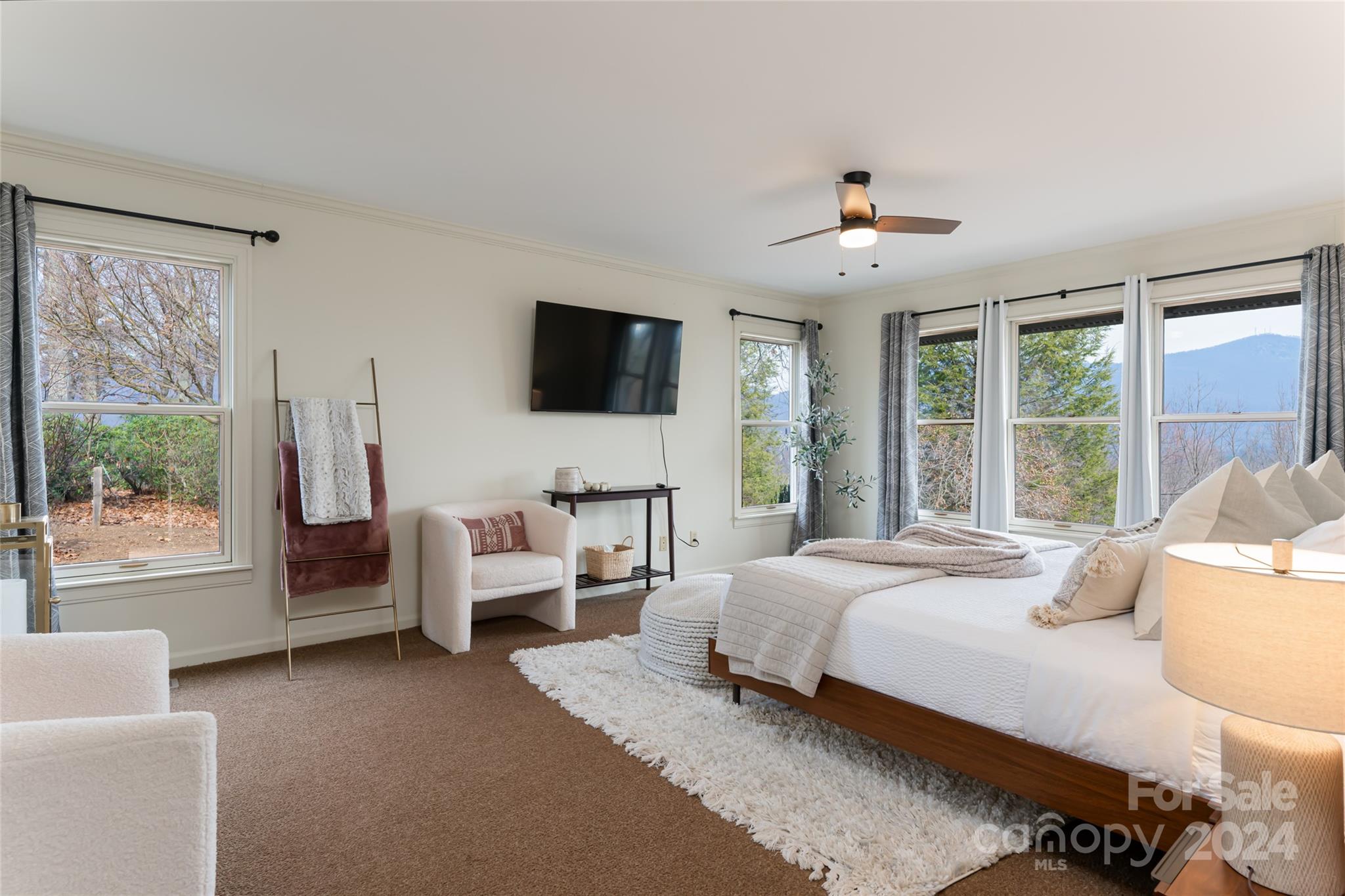 888 Country Club Road