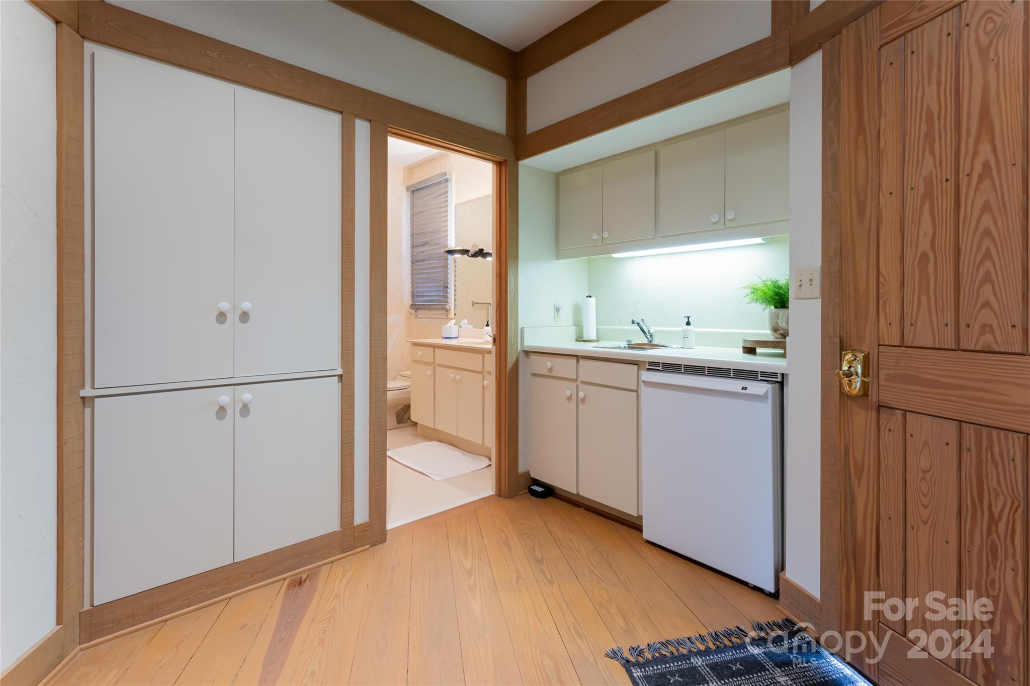 888 Country Club Road