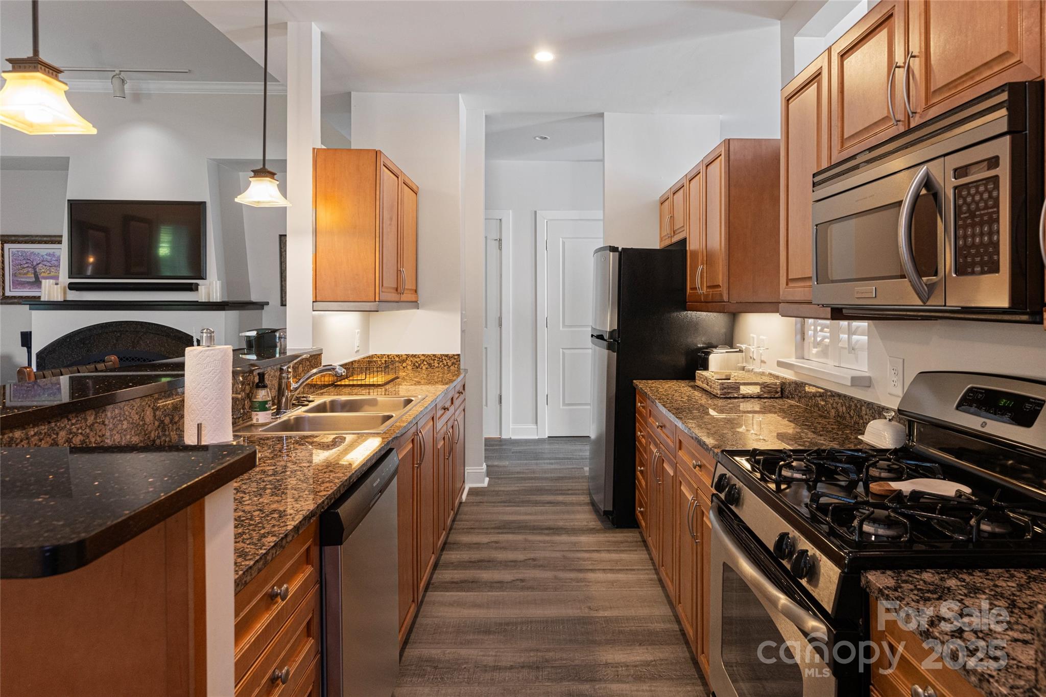 6 Village Lane Unit: B100