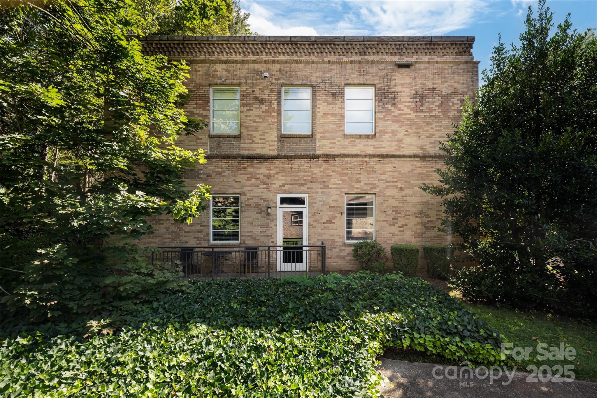 6 Village Lane Unit: B100