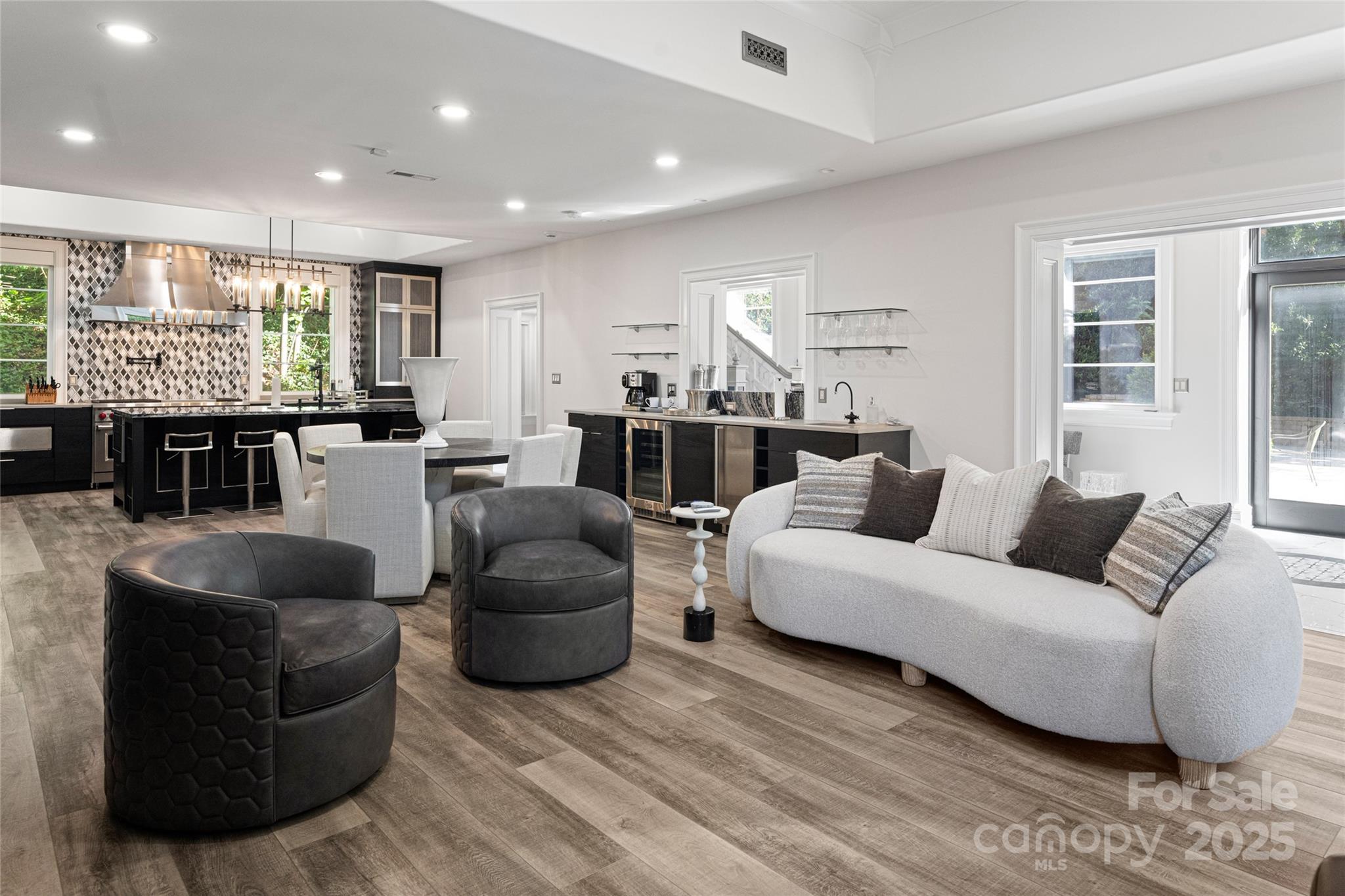 6 Village Lane Unit: B102