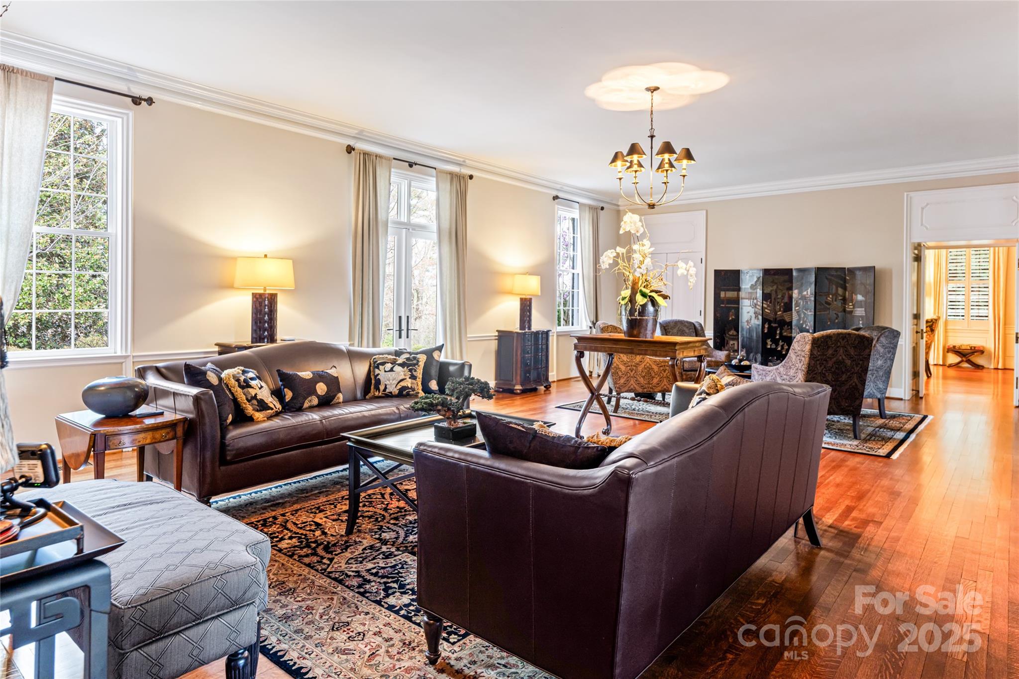 365 Sherwood Drive S