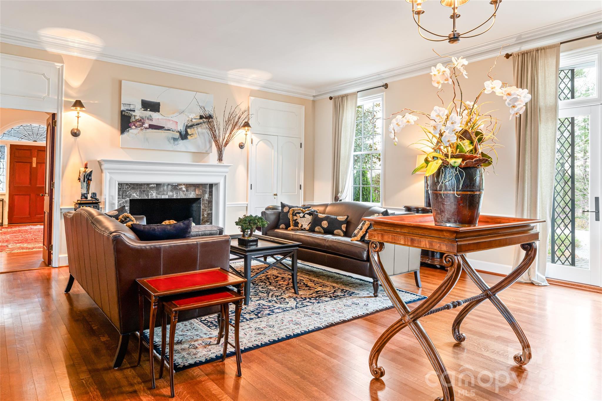 365 Sherwood Drive S