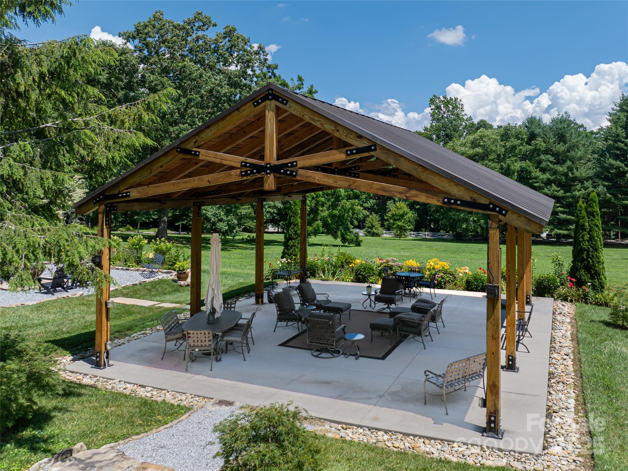 365 Sherwood Drive S