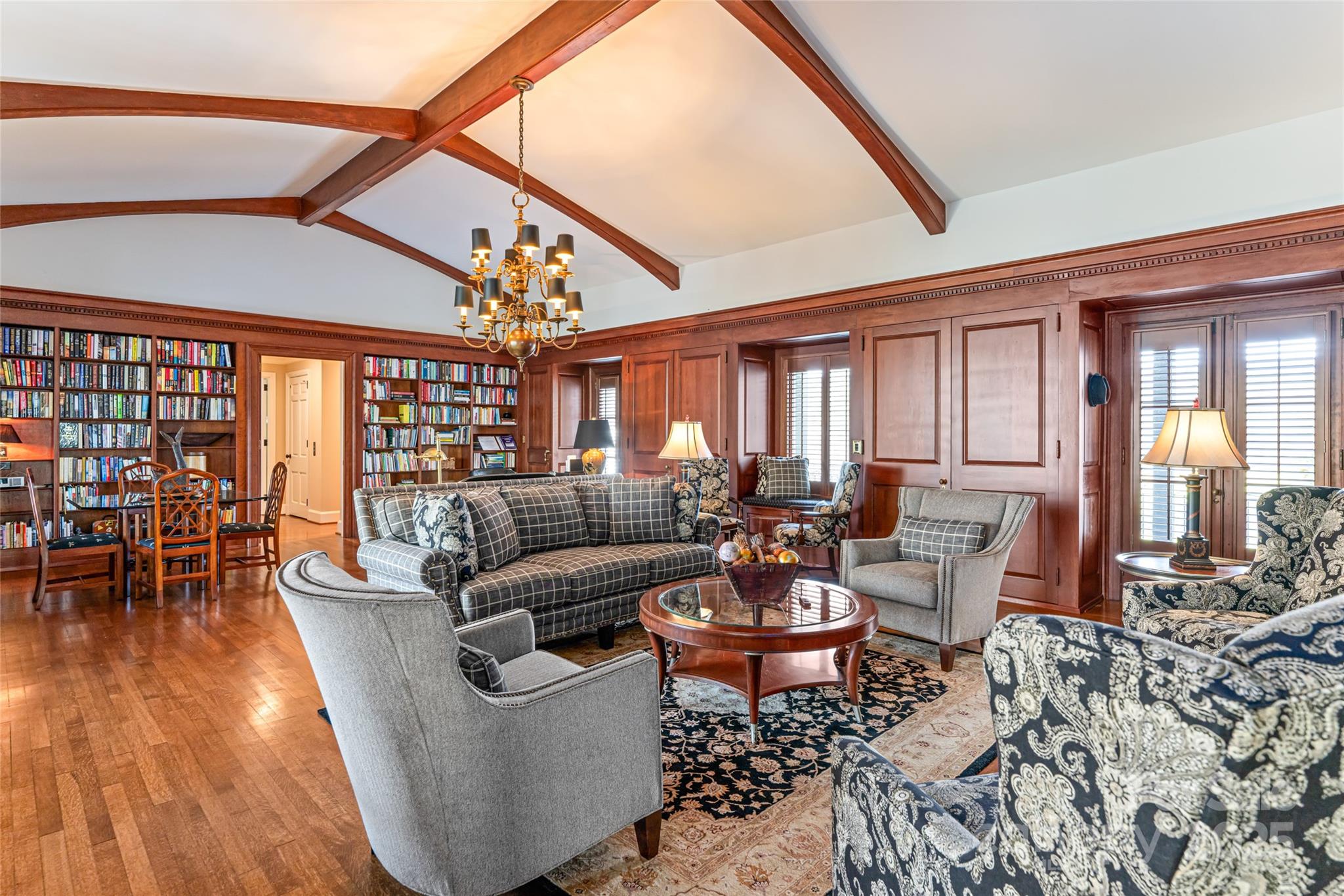 365 Sherwood Drive S