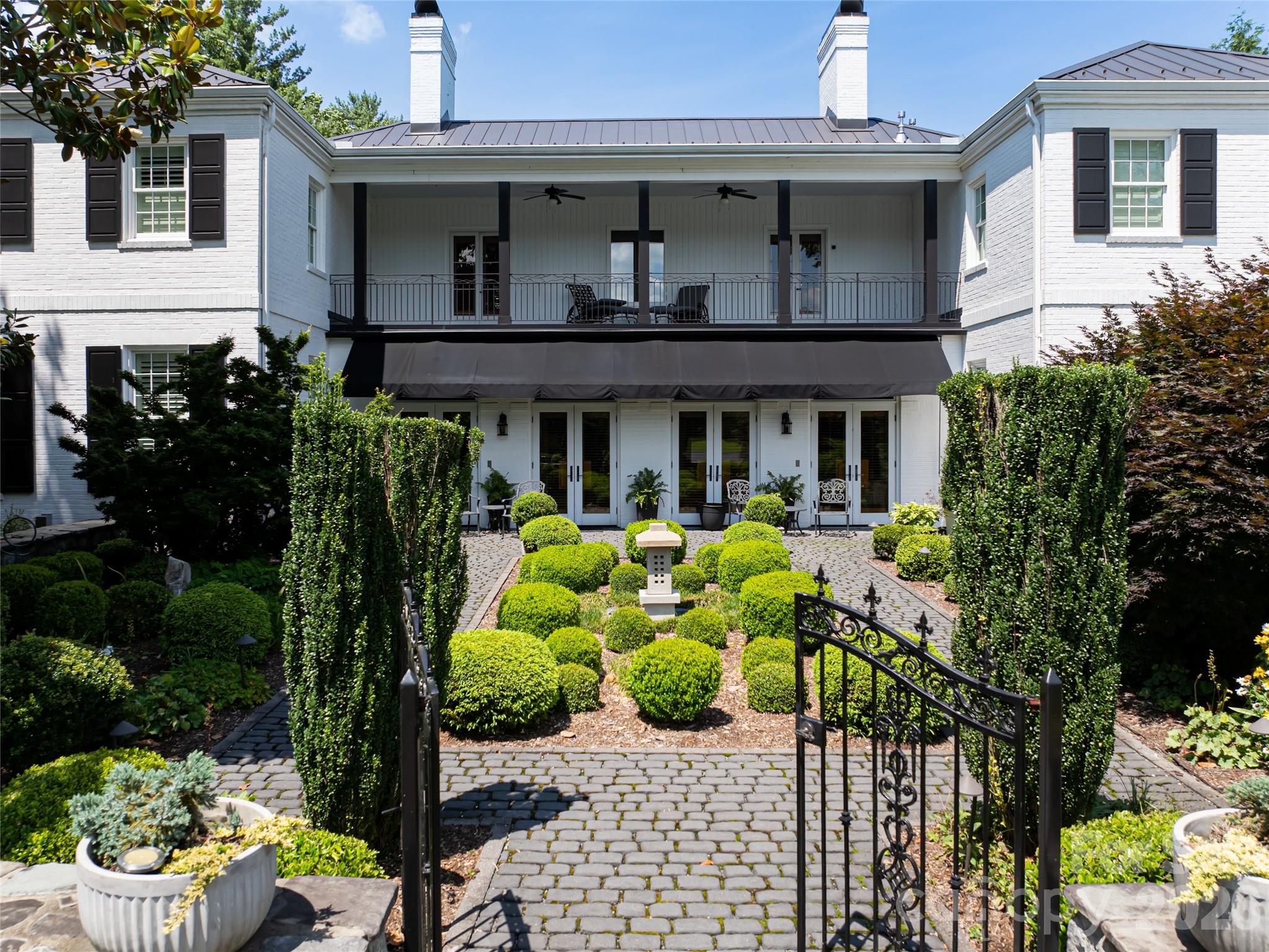 365 Sherwood Drive S