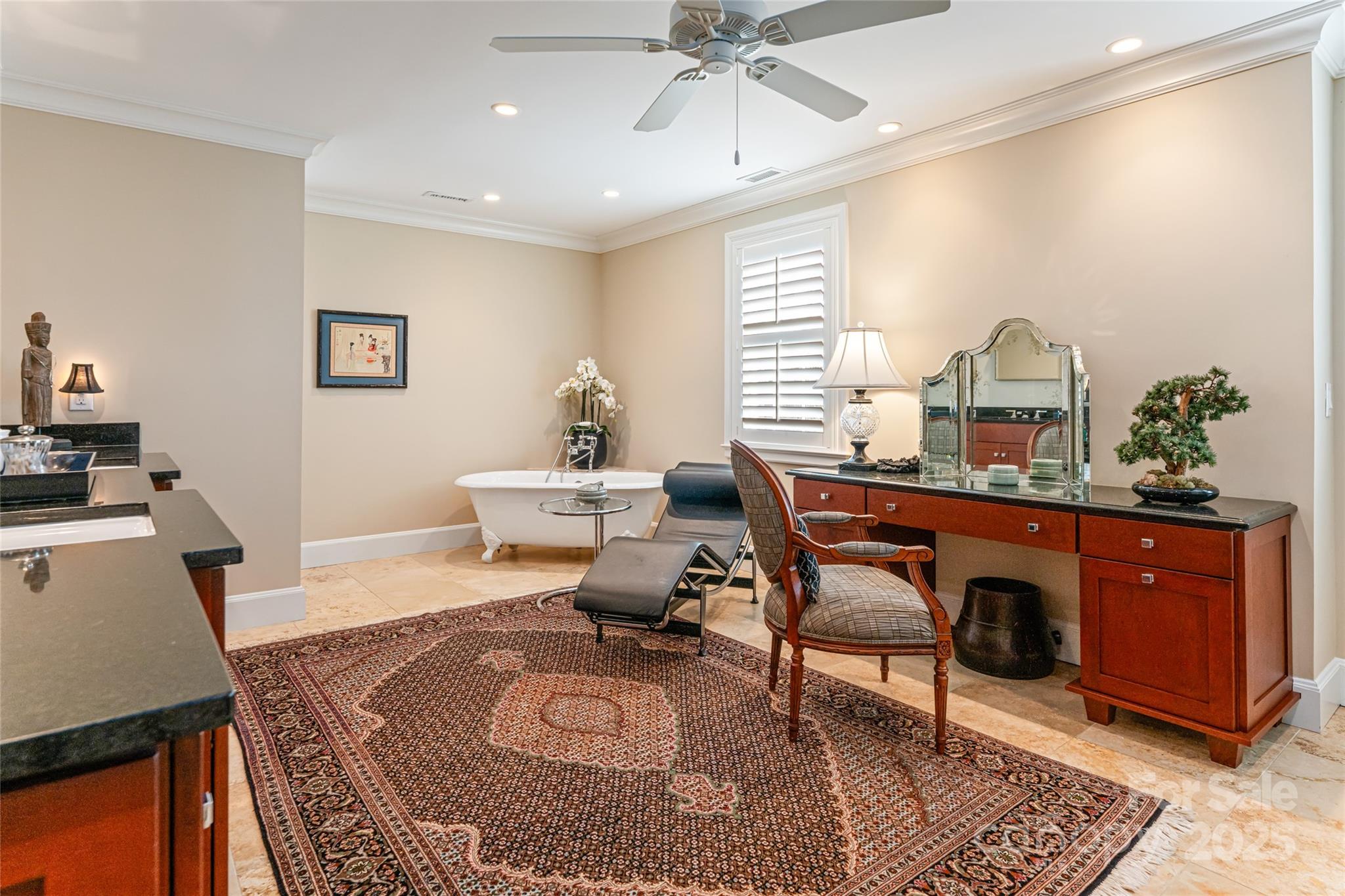 365 Sherwood Drive S