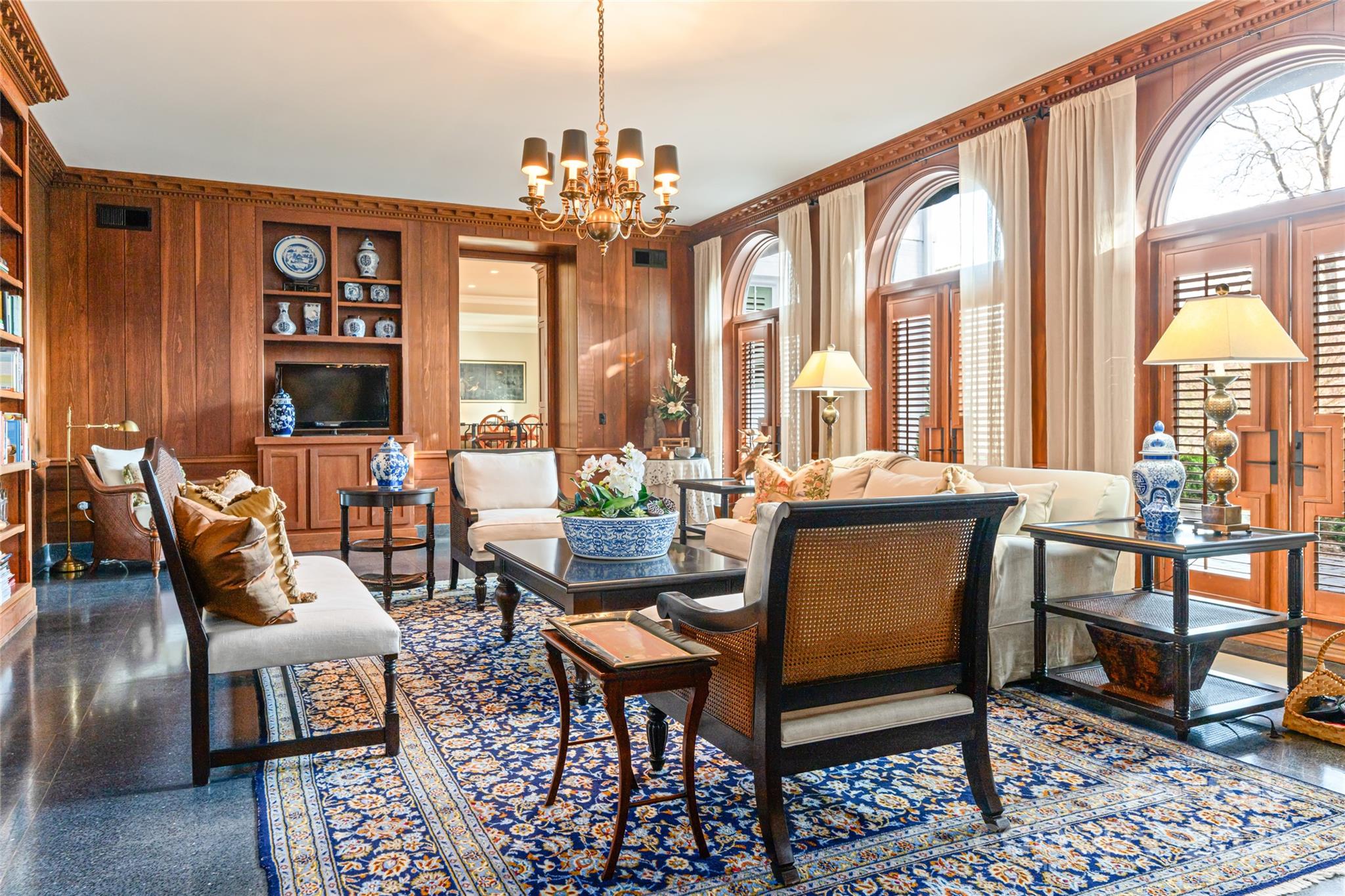 365 Sherwood Drive S