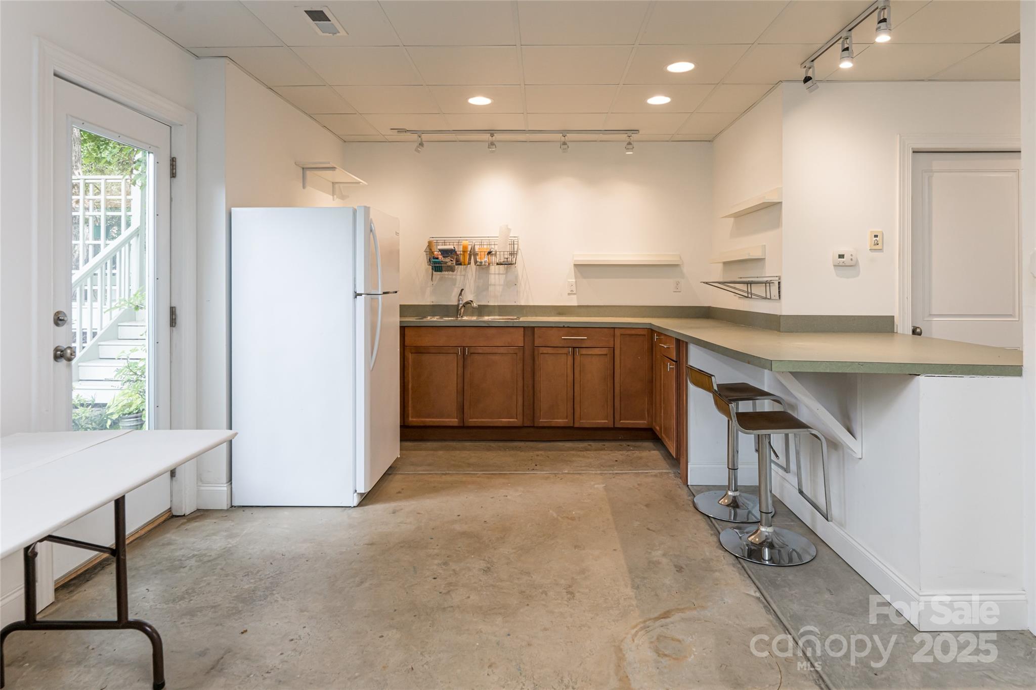 7 White Palmer Court