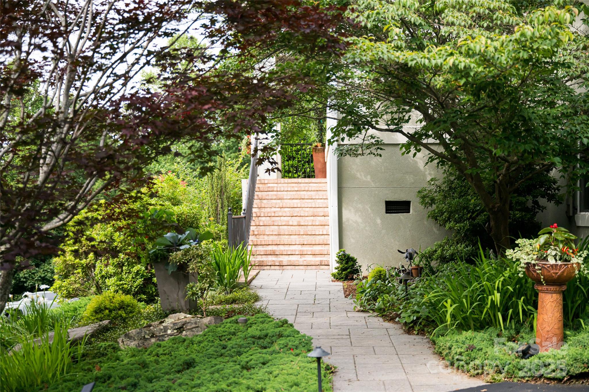 7 White Palmer Court